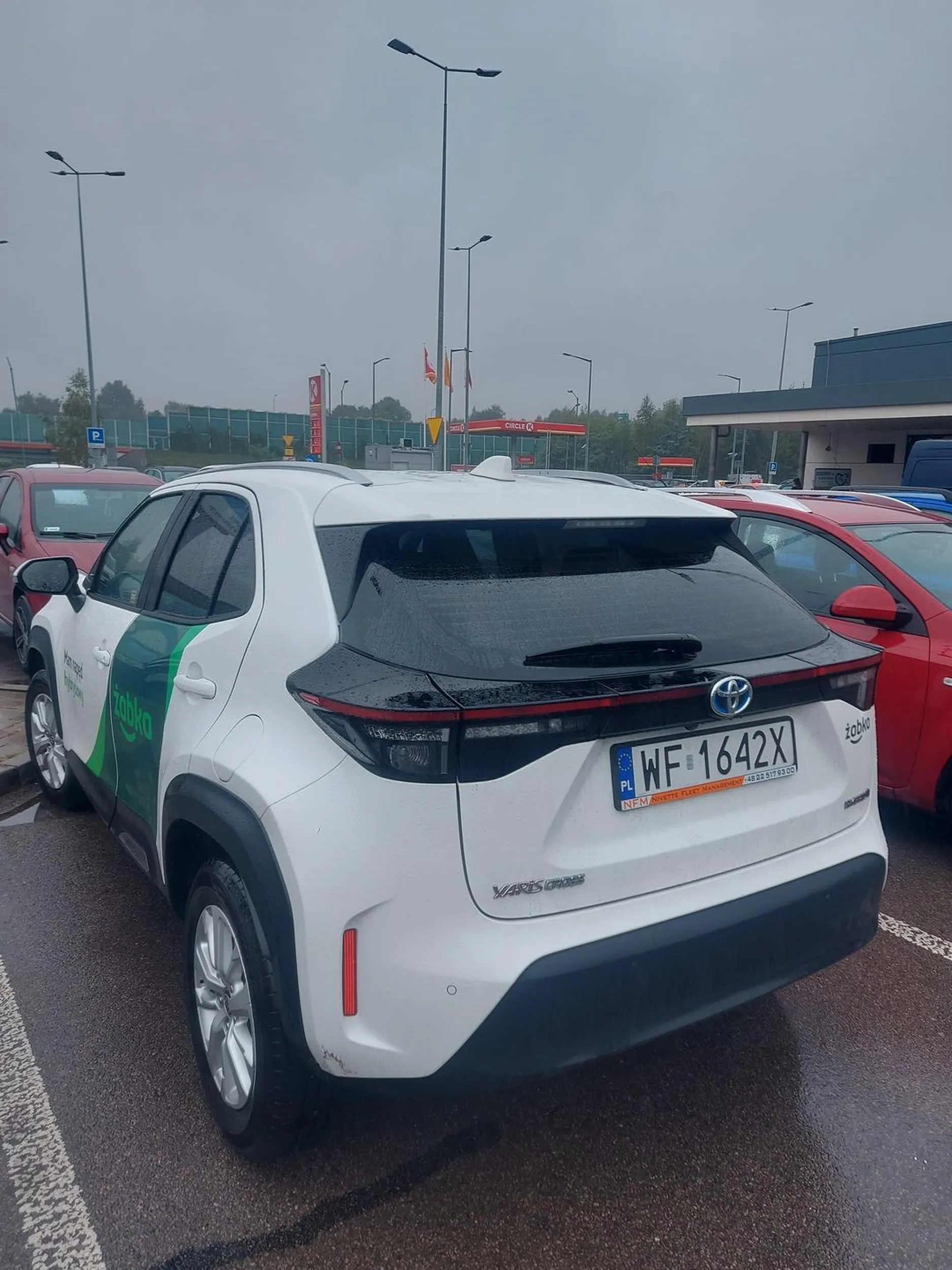 Firmowa "żabka" prowadzona przez starego pierdołe - króla szos