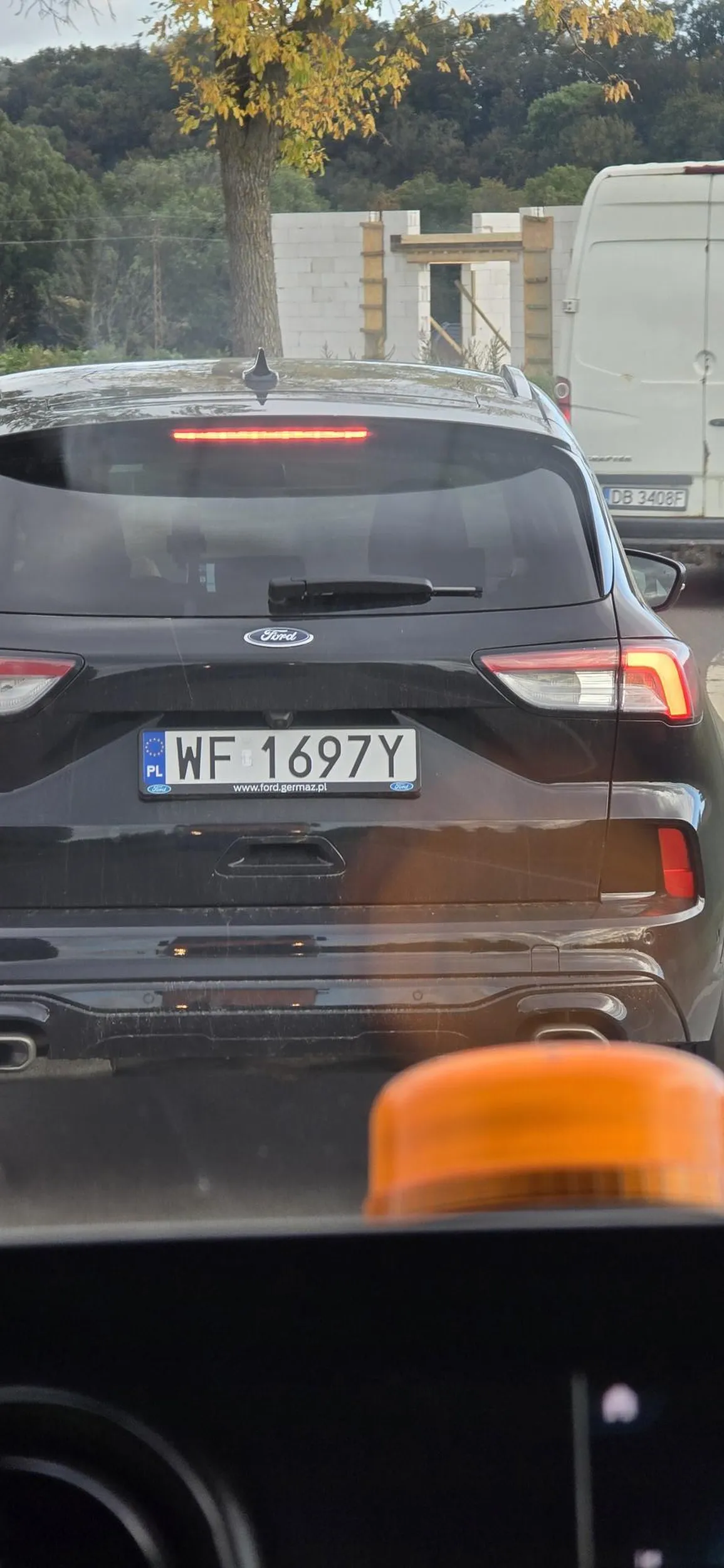 Pierw jedzie jak emeryt a przy próbie wyprzedzania przyspieszył nie dając się wyprzedzić stwarzając zagrożenie niech wraca do szkoły