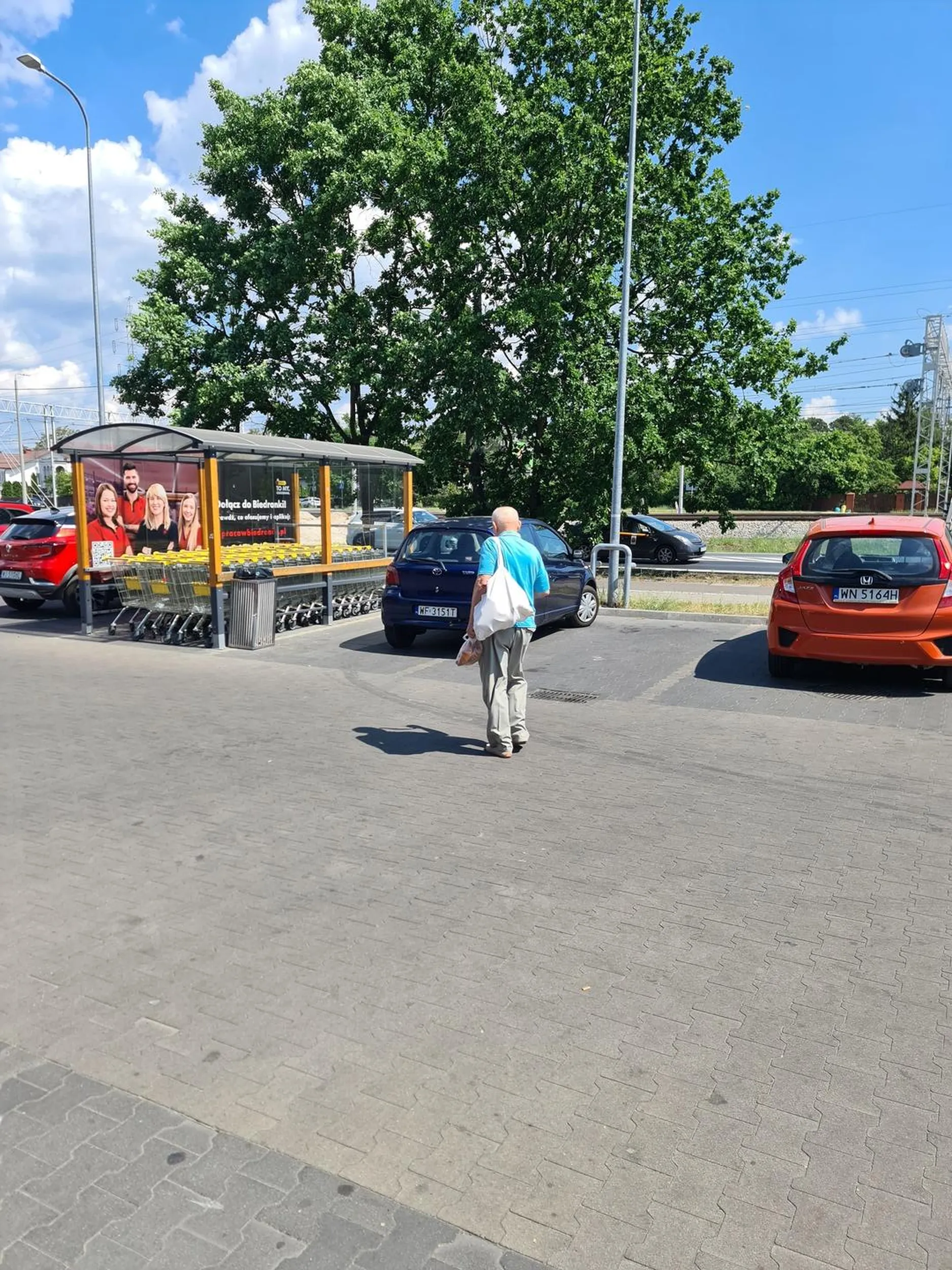 Wyjątkowo obrzydliwy dziad, nawet nie przyjmuje do wiadomości, że coś zrobił źle.