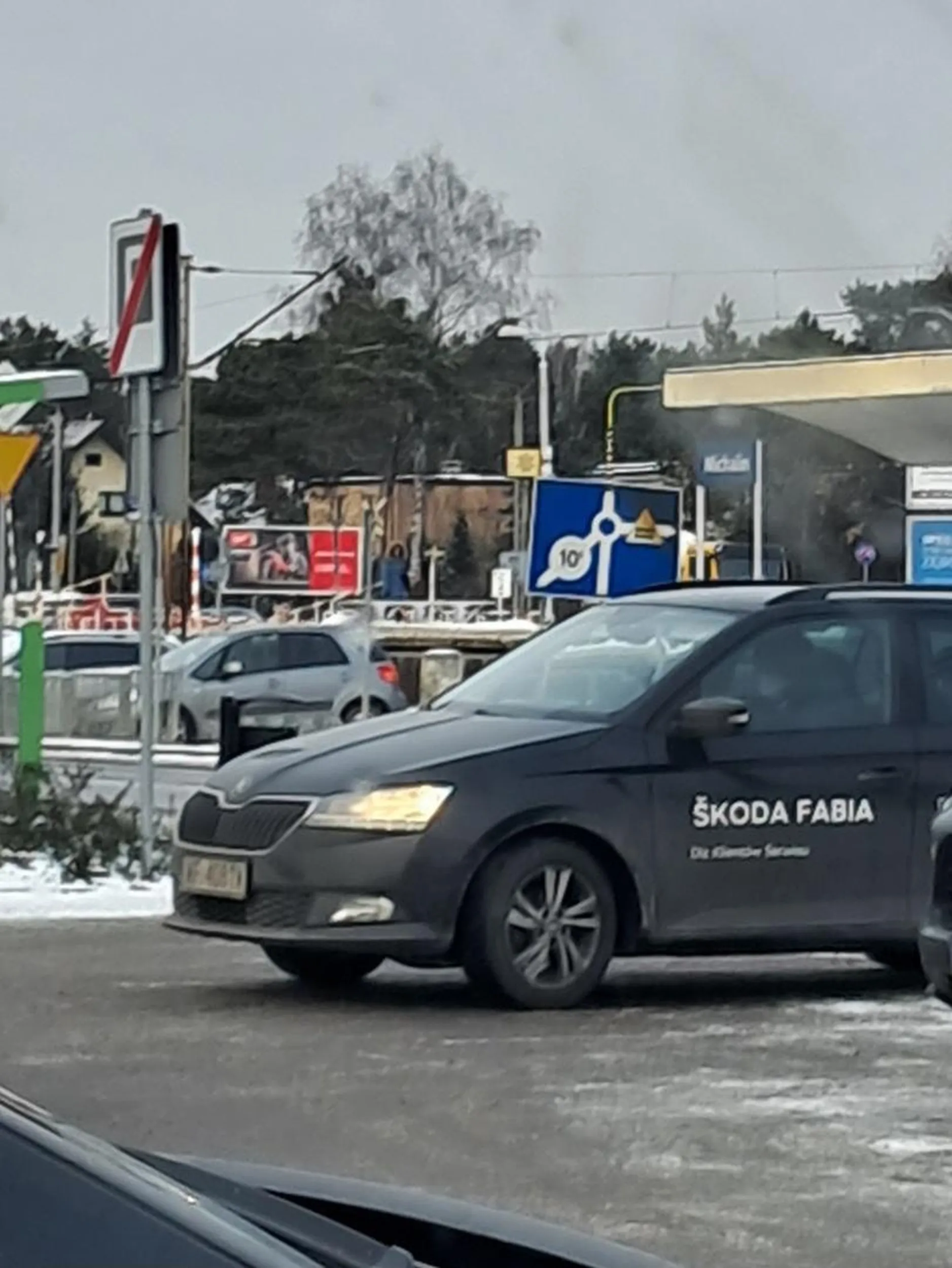 Społeczniaku kochany, najserdeczniejszy chuy ci w dziąsło :))