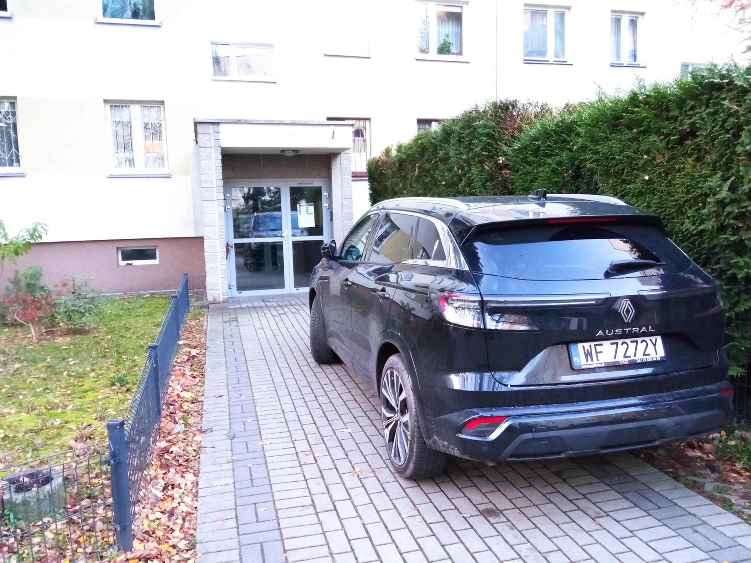 Szkoda, że do bloku nie dało się wjechać.