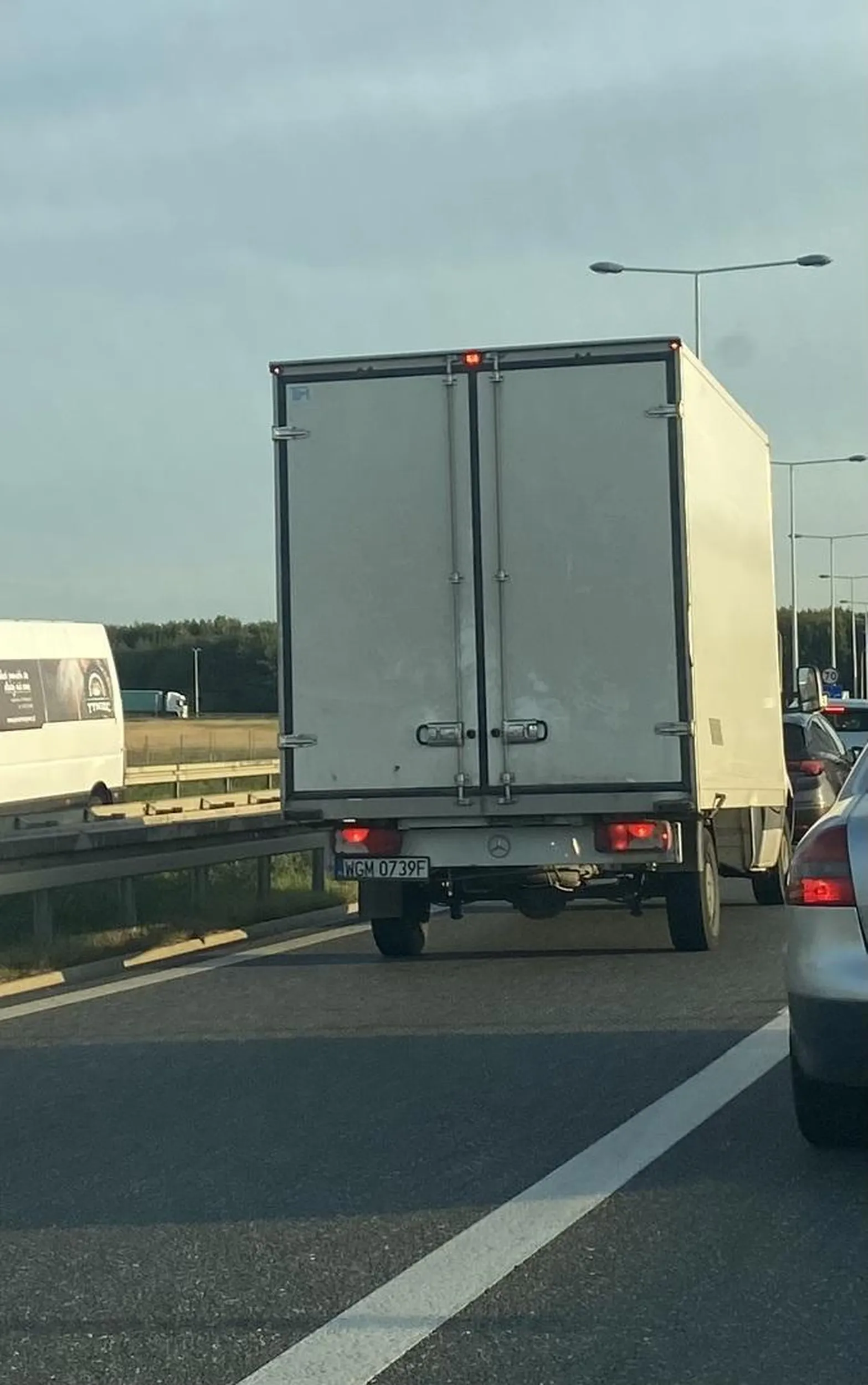 Łamanie przepisów tj. Znaków poziomych, czyli przekroczonej lini ciągłej!