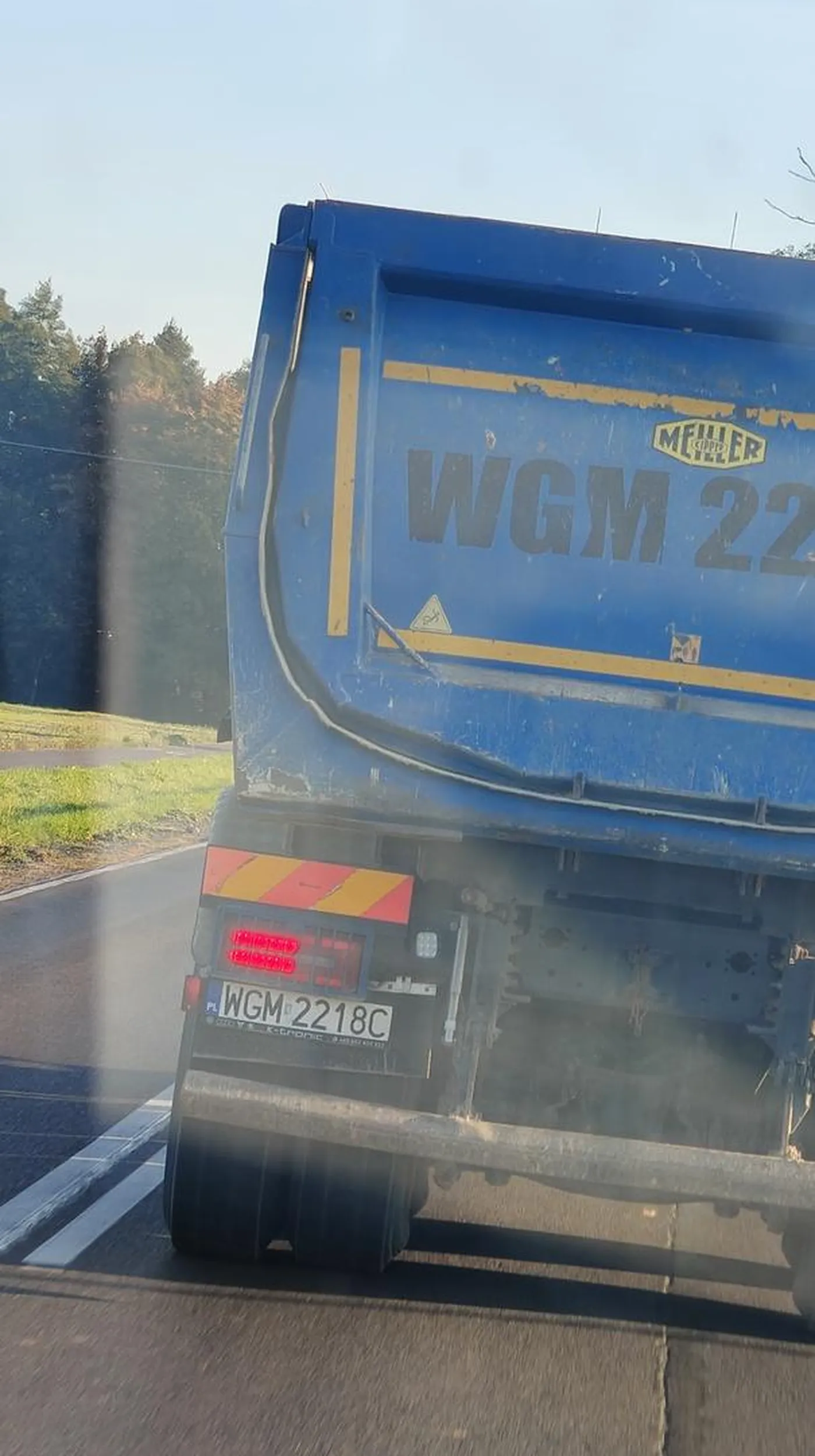 I na cholerę wymusiłeś mi? Dało ci coś ze wyjechałeś mi przed maskę i wleczesz się 55km/h całą drogę gdzie za mną było pusto? Trudno poczekać 5 sekund??? Polecam kursy doszkalające na prawo jazdy.