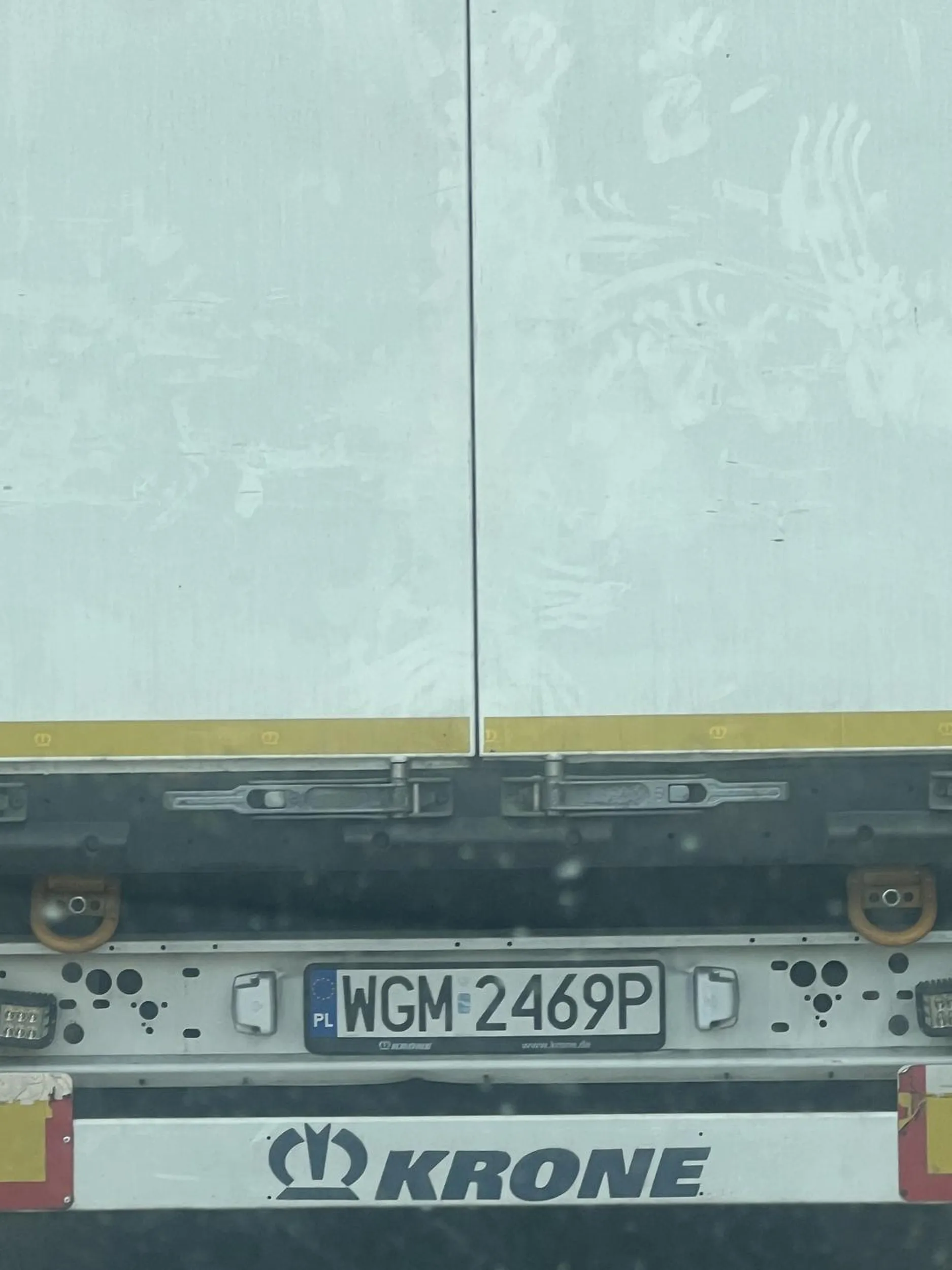 Kierowca jezdzi jakby byl pijany, nie zjezdza z lewego pasa i wymija jak wariat. Nie pozdrawiam kierowcy.