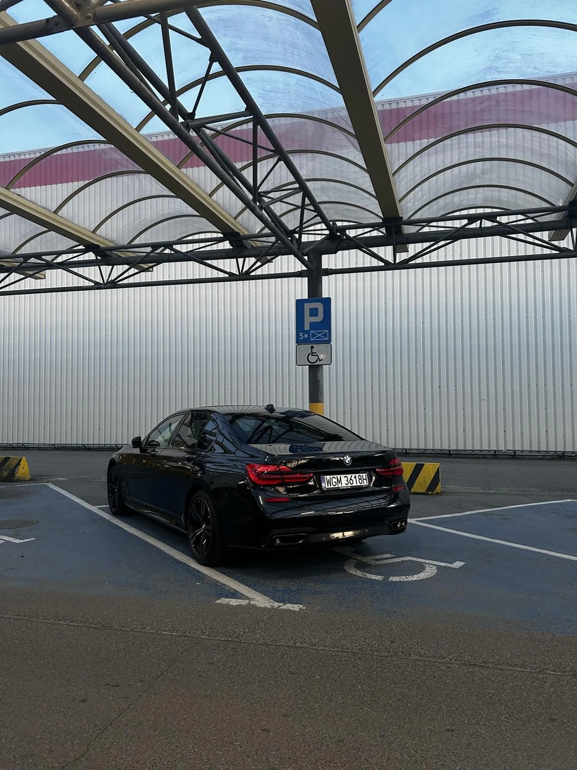 Rączki przyrosły do dupki