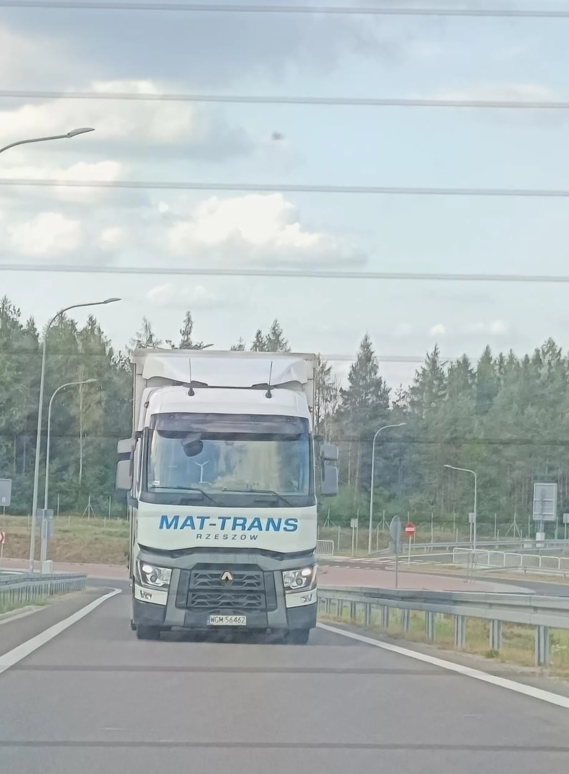 "Zawodowy" kierowca ciężarówki co jedzie i wymusza pierwszeństwo zajeżdżając bezczelnie drogę na rondzie