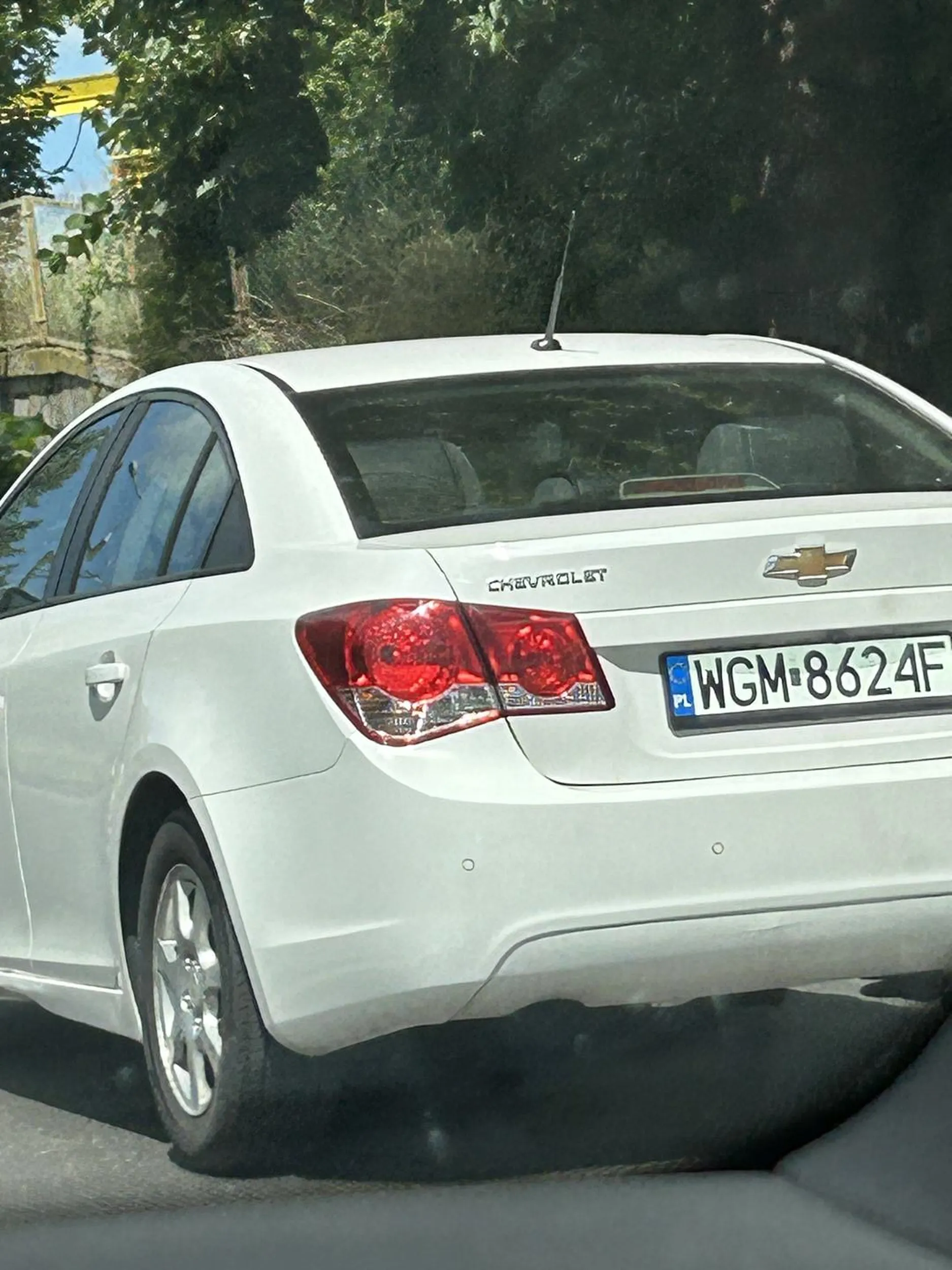 wymusza pierwszenstwo i wpieprza sie na rondo gdy ma czerwone ??