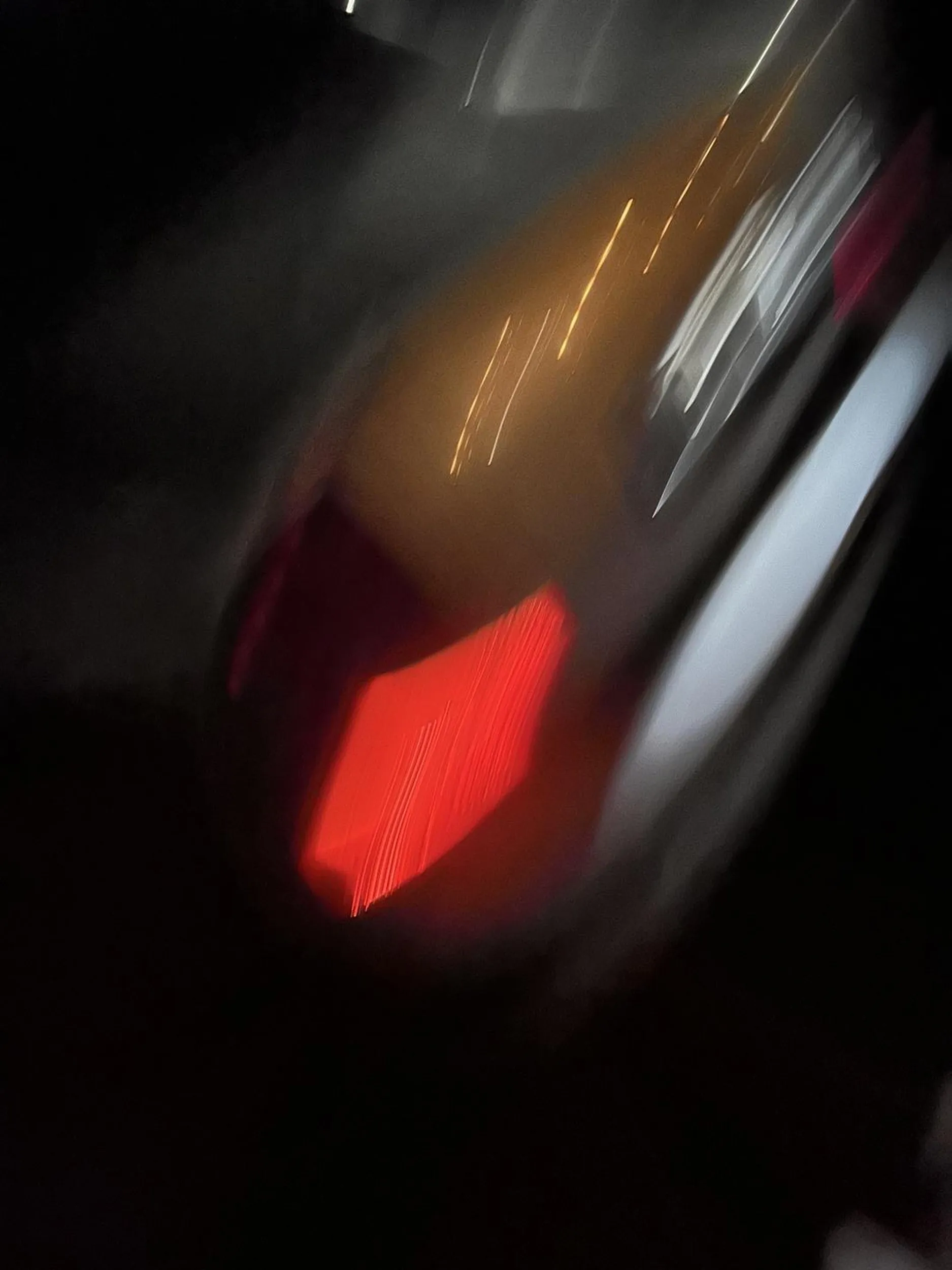 Prawie mnie potrącił, gdy w stanie wskazującym, chwiejnym krokiem wraz z paczką znajomych szliśmy na kebaba. (Zjedliśmy 7star ale mahi kebab lepszy jak coś)