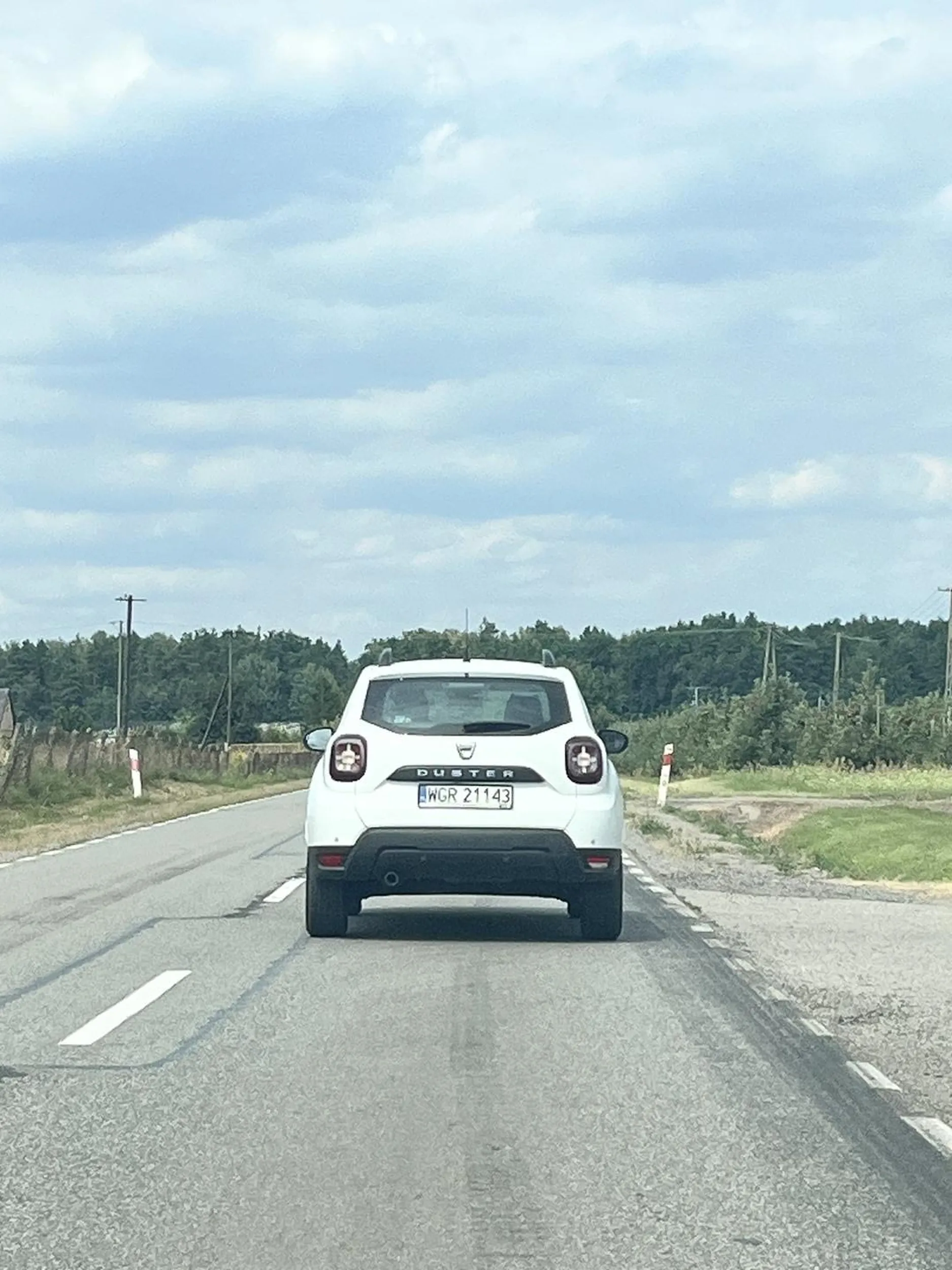 Po godzinie 14 był wyprzedzany przez inne auto, z premedytacją przyspieszył uniemożliwiając powrót na prawy pas. Mogło dojść do wypadku. Kretyn skończony