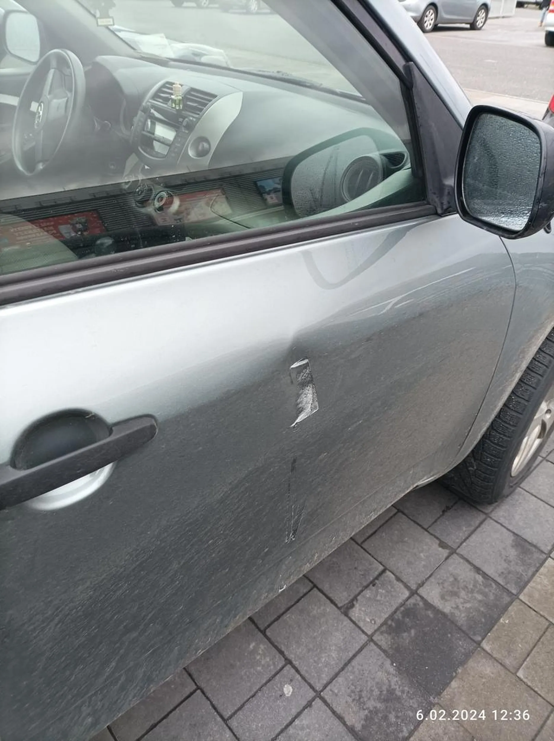 Uciekł z miejsca po tym jak wgniutl mi drzwi w aucie!