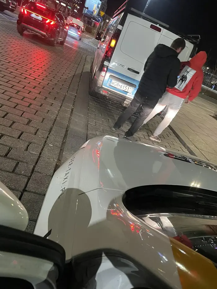 Auto zostawił na postoju taxi i zaczął handlować lewym towarem