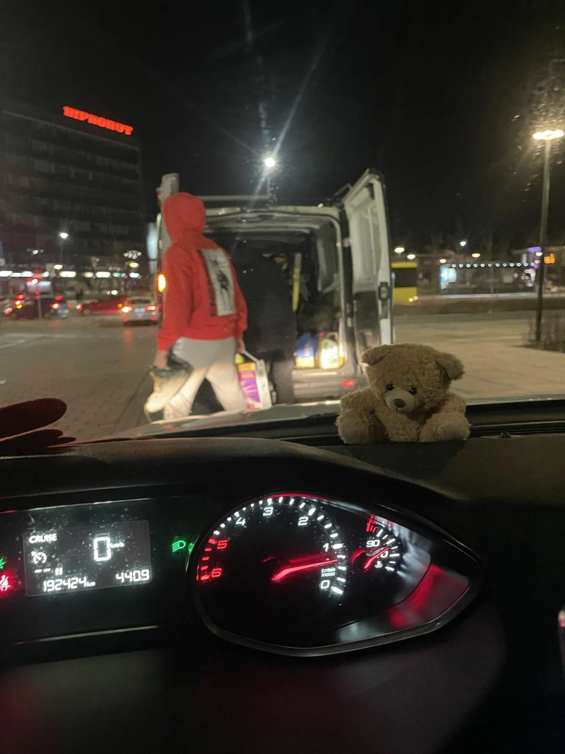 Auto zostawił na postoju taxi i zaczął handlować lewym towarem