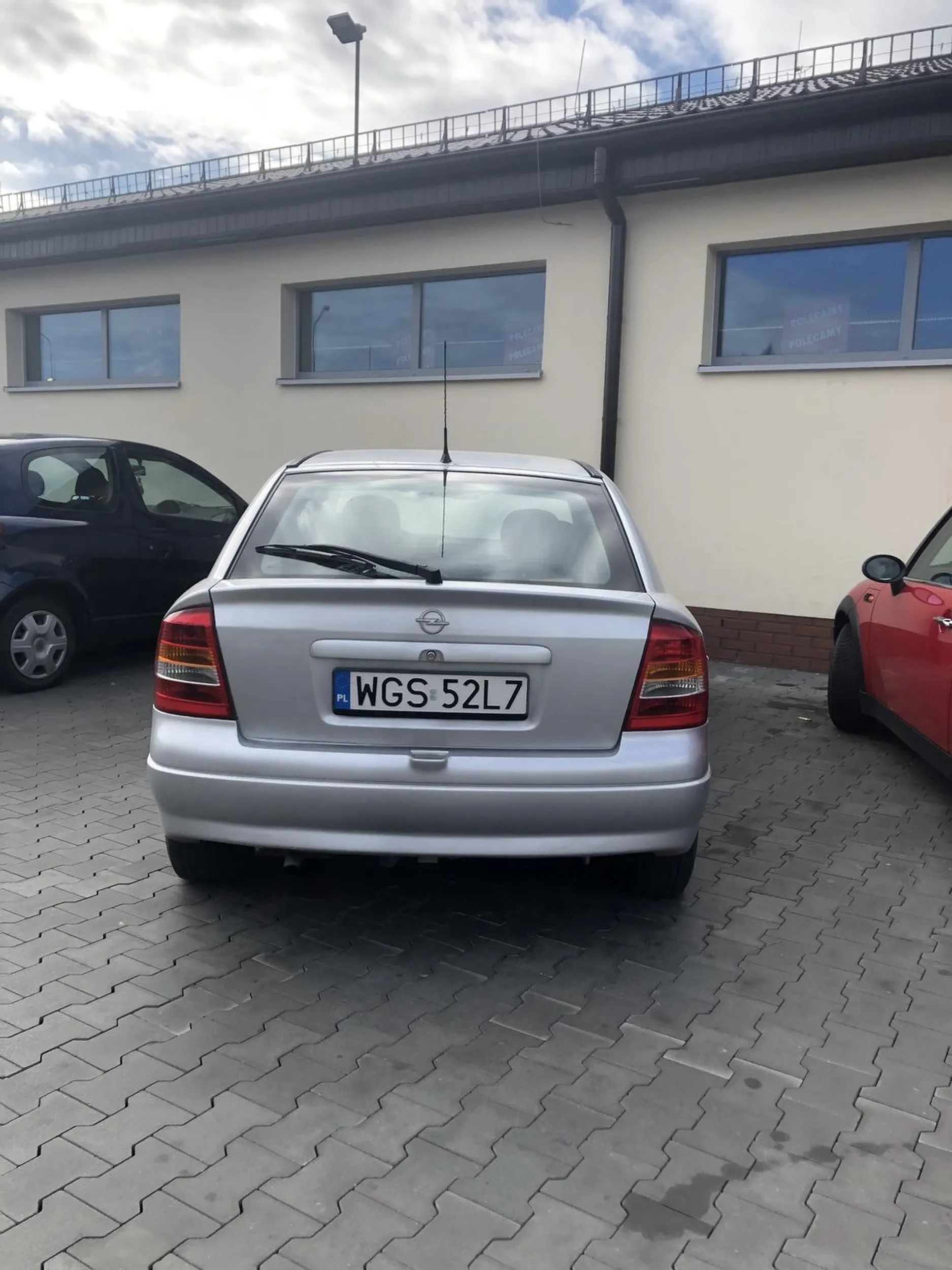 Stara baba podjeżdżając pod dino nie odpowiedział dzień dobry i mnie potrąciła mnie na pasach i z piskiem opon odjechała robić zakupy