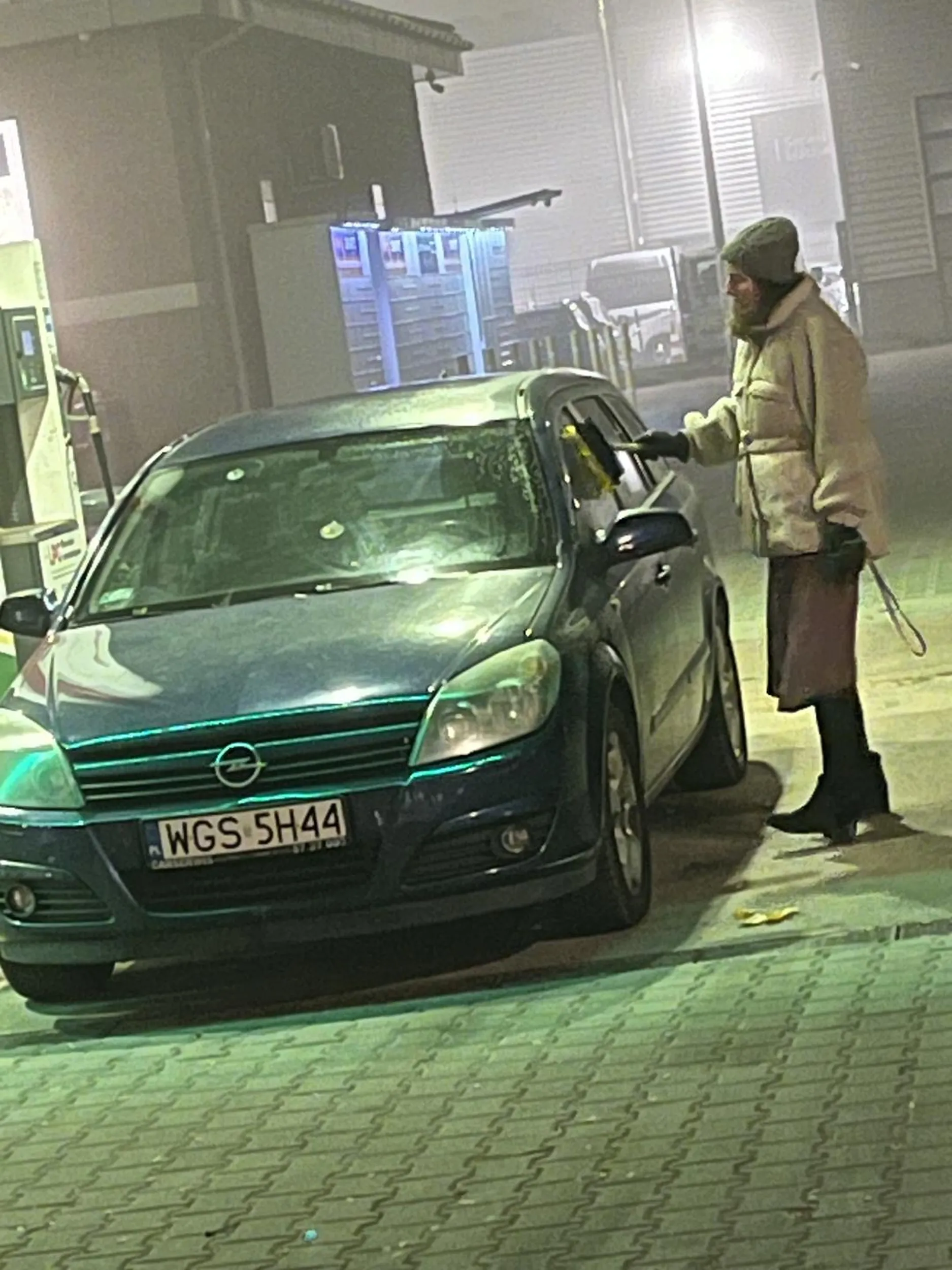 Facetka odklejona umysłowo powinni jej zabrać kwity