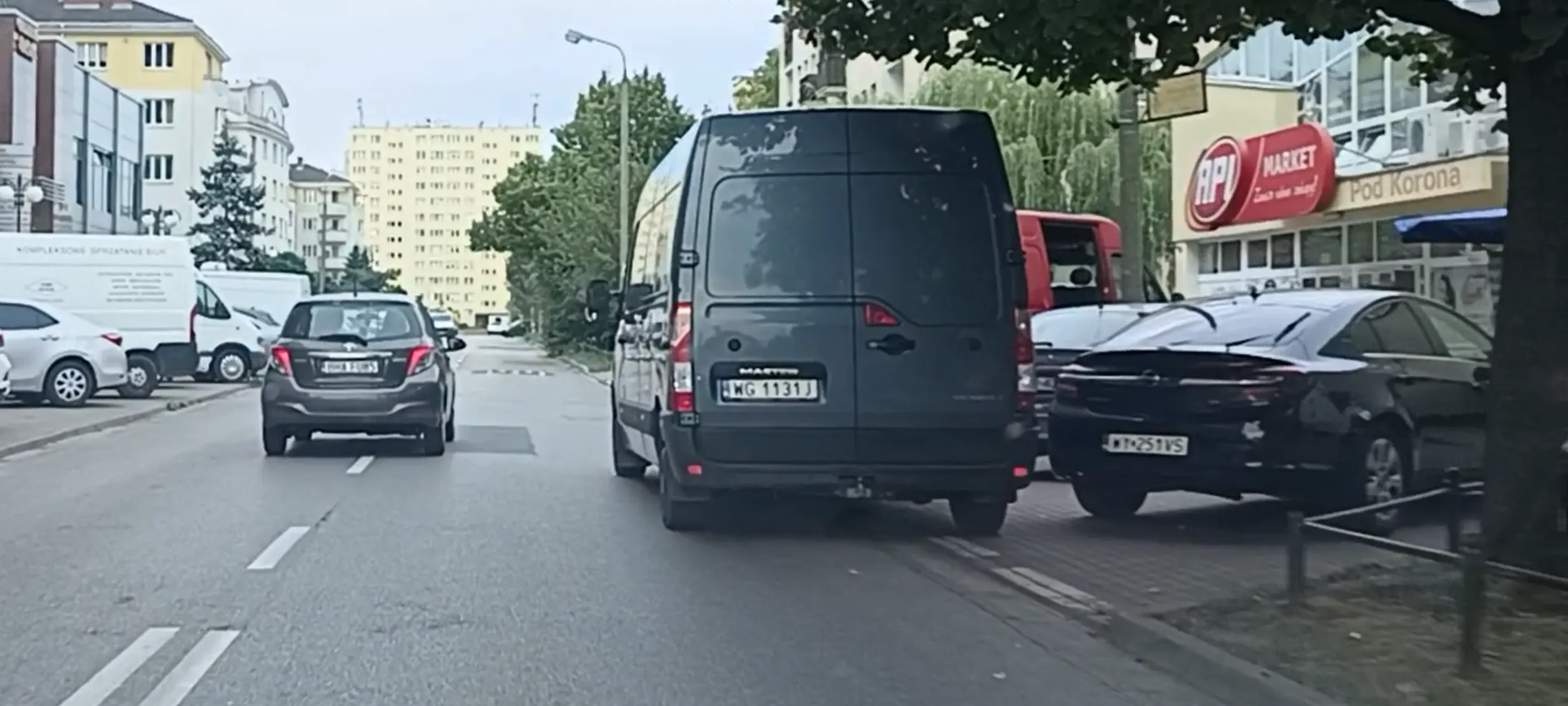 Ch...ek parkuje i nieczego się nie nauczył od przedszkola