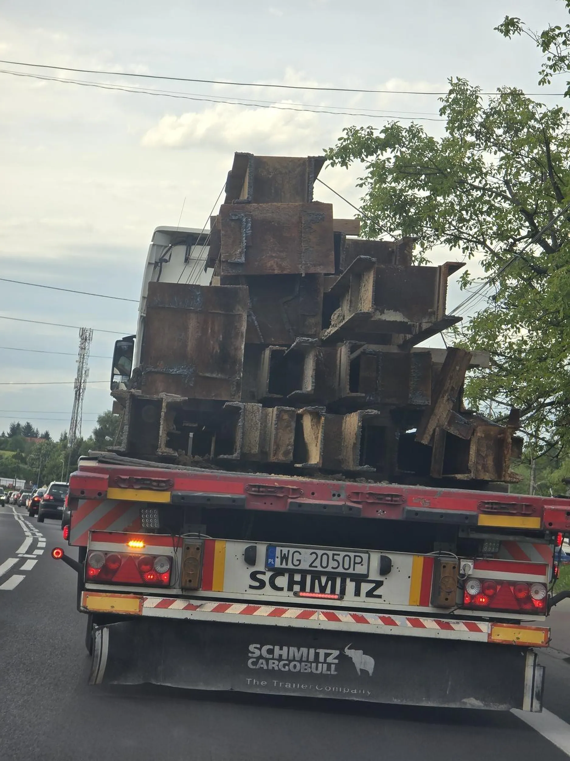 Baran blokuje 100 metrów lewego pasa, nie rozumie co to zasówka, do podstawówki wracaj ośle nie za kierownice buraku