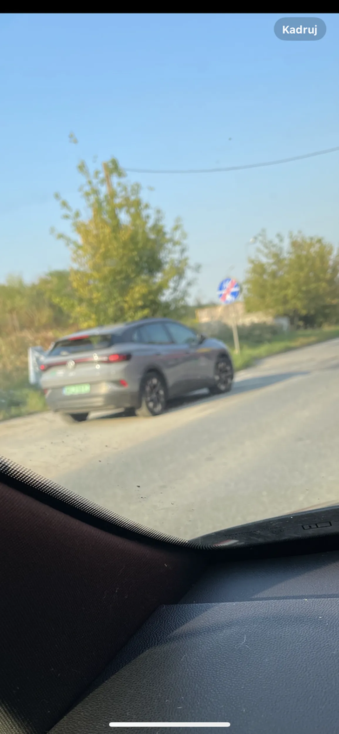 Nie ładnie tak po chodniku omijać korek