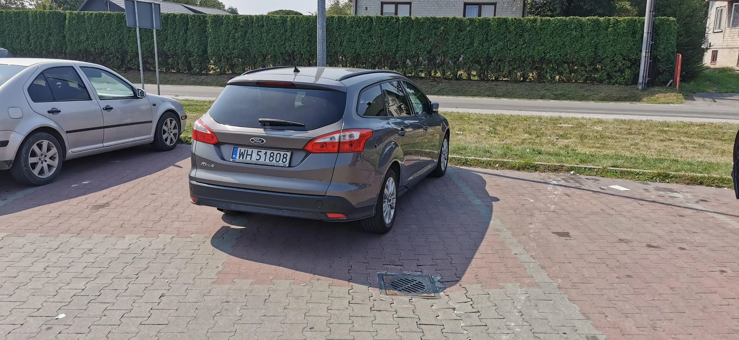 Kolejny egoista co staje jak chce bo przecież jest sam na całym świecie.