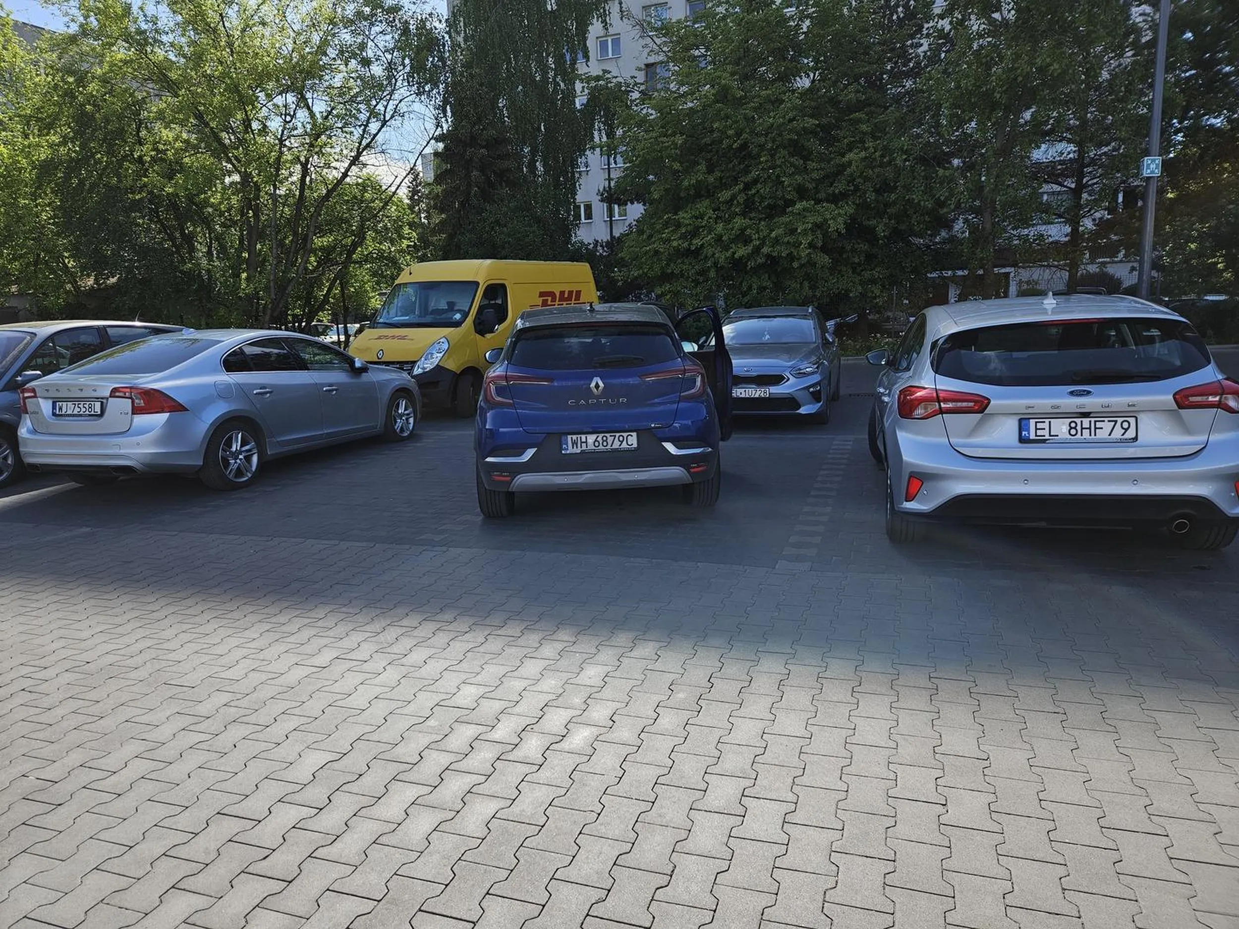 Może jeszcze 3 miejsca zajmij pod lidlem