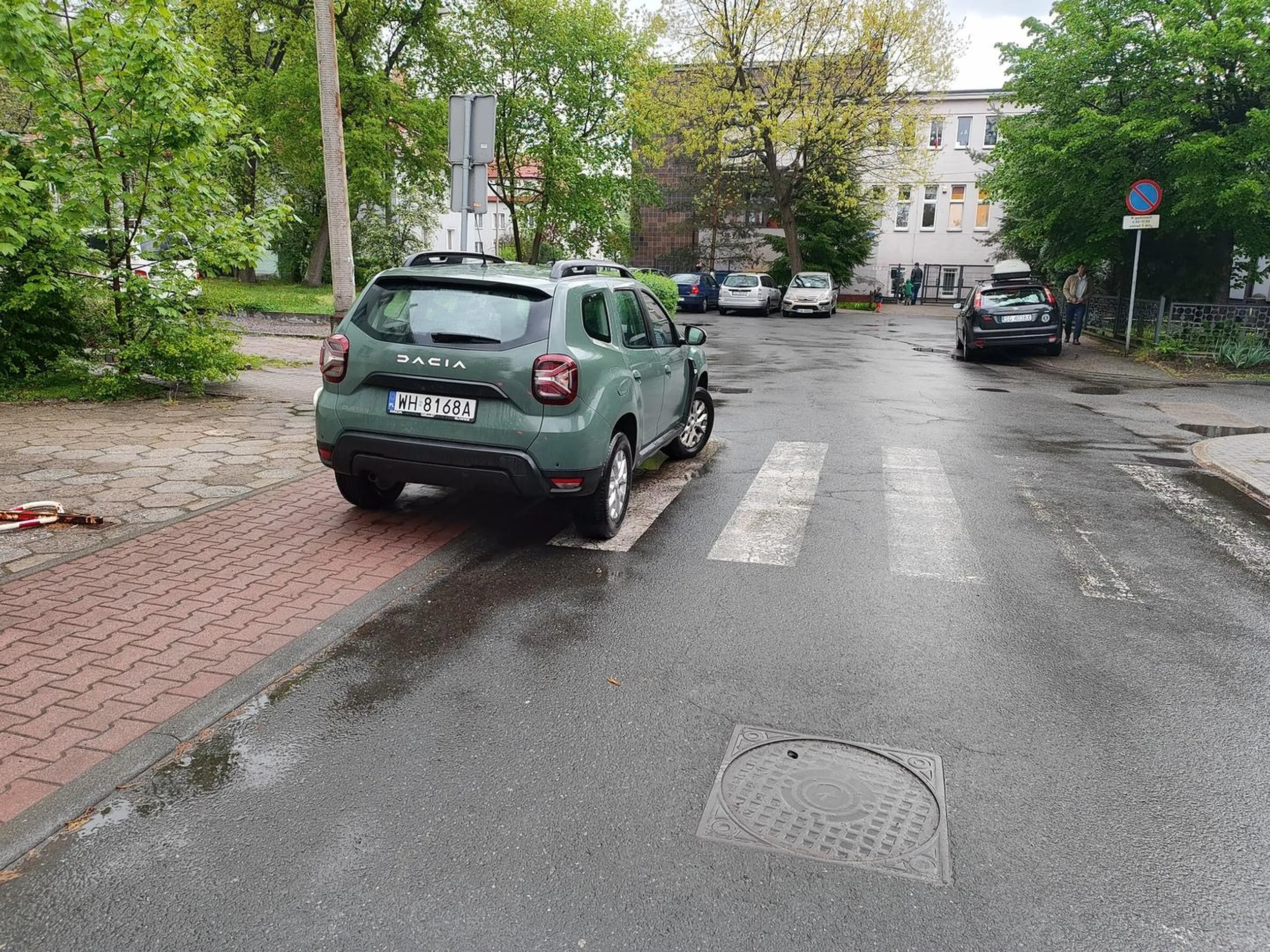 Bezczelne parkowanie na przejściu.