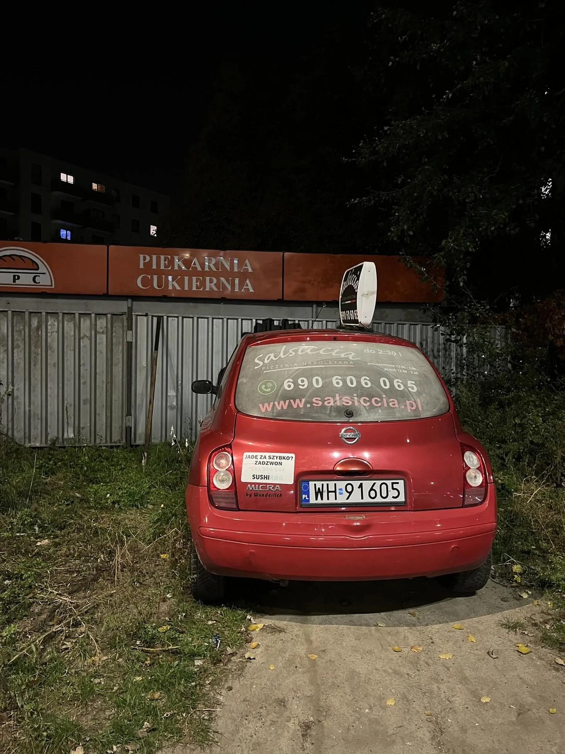 Jazda po przejściu dla pieszych i chodniku, parkowanie na trawniku