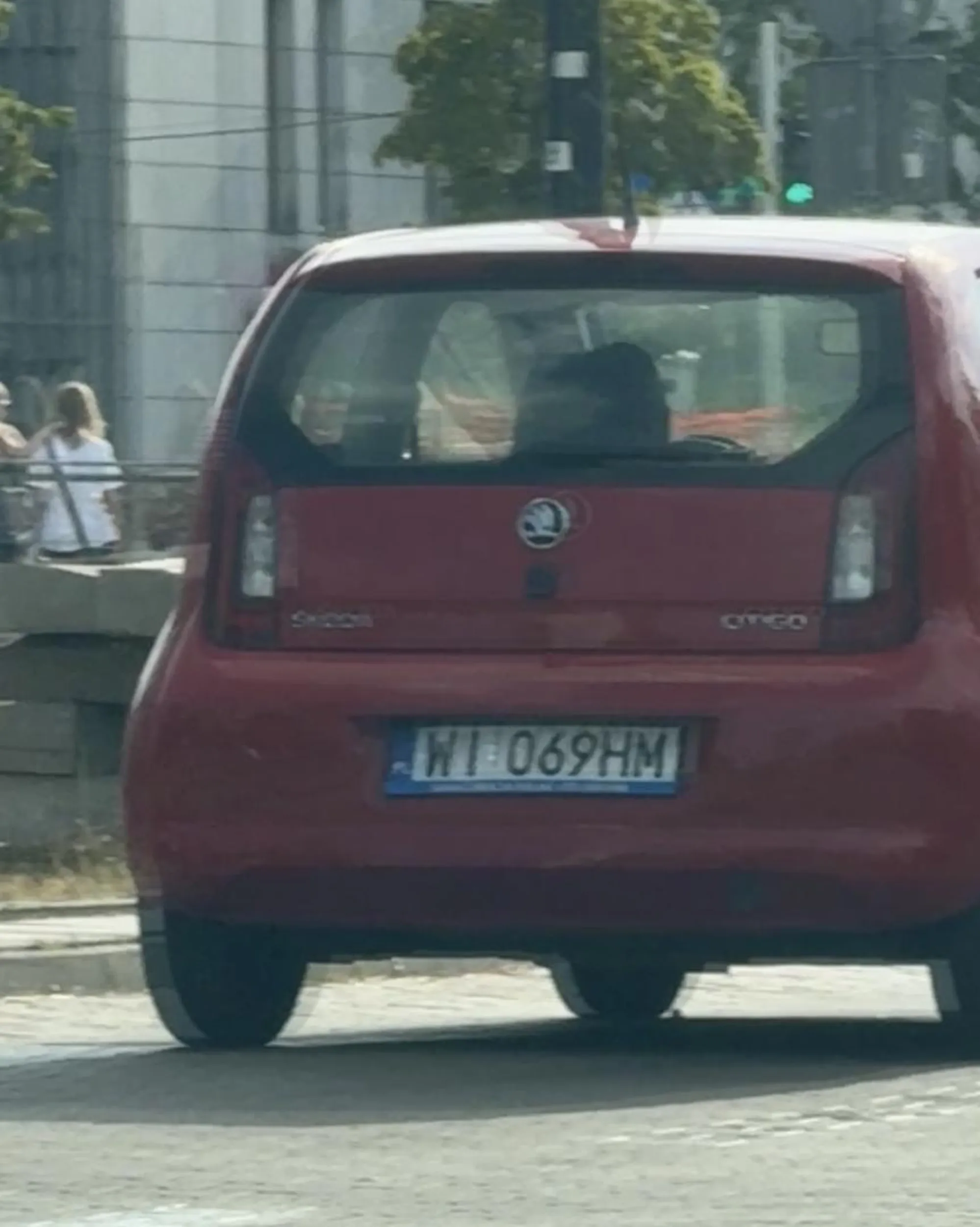 Tacy agresywni kierowcy nie powinni posiadać prawka i auta.