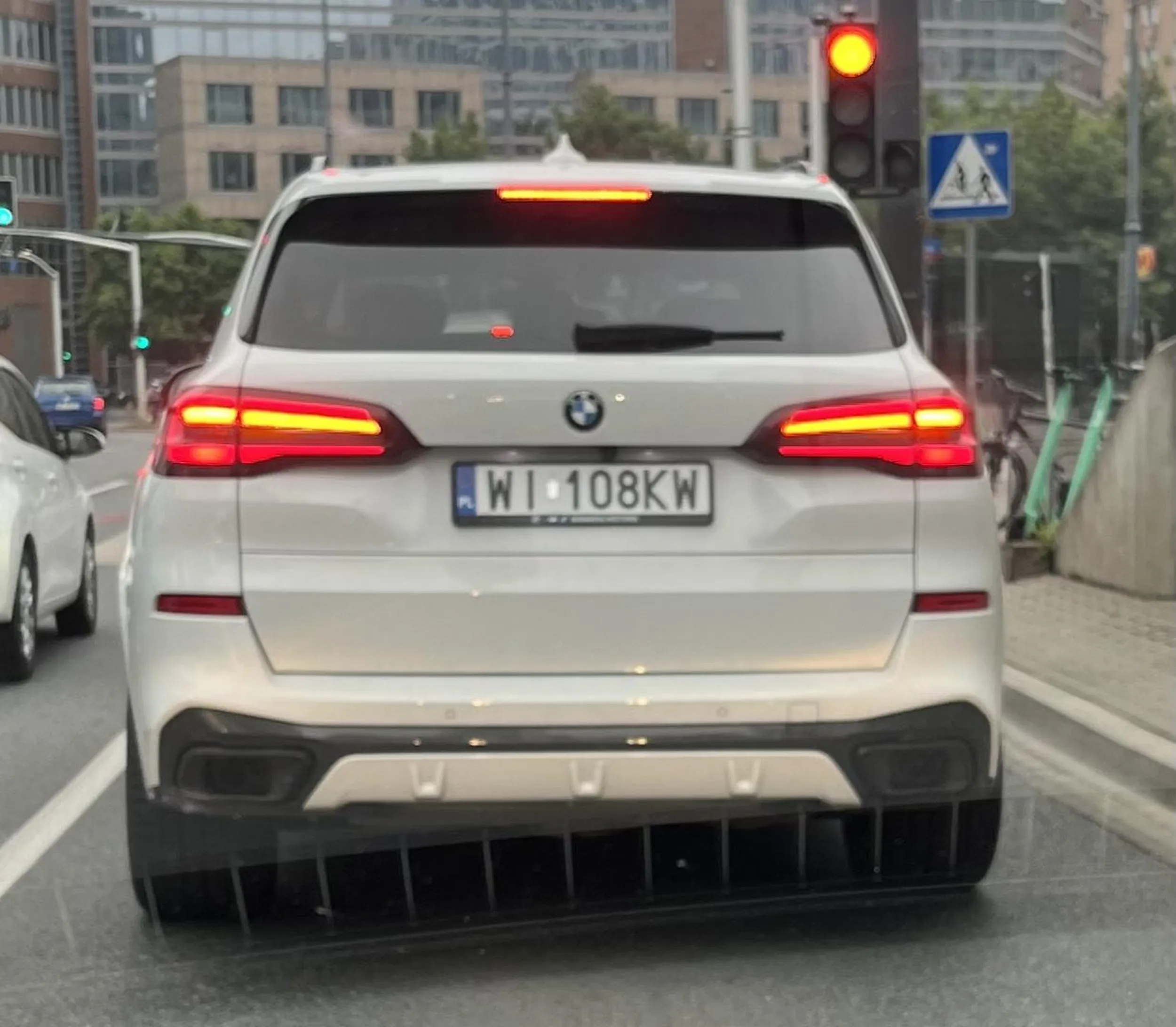 Kierowca z brodą ma syndrom małych jąder :) współczuję osobie, która w przyszłości odkupi ten zajechany pojazd..