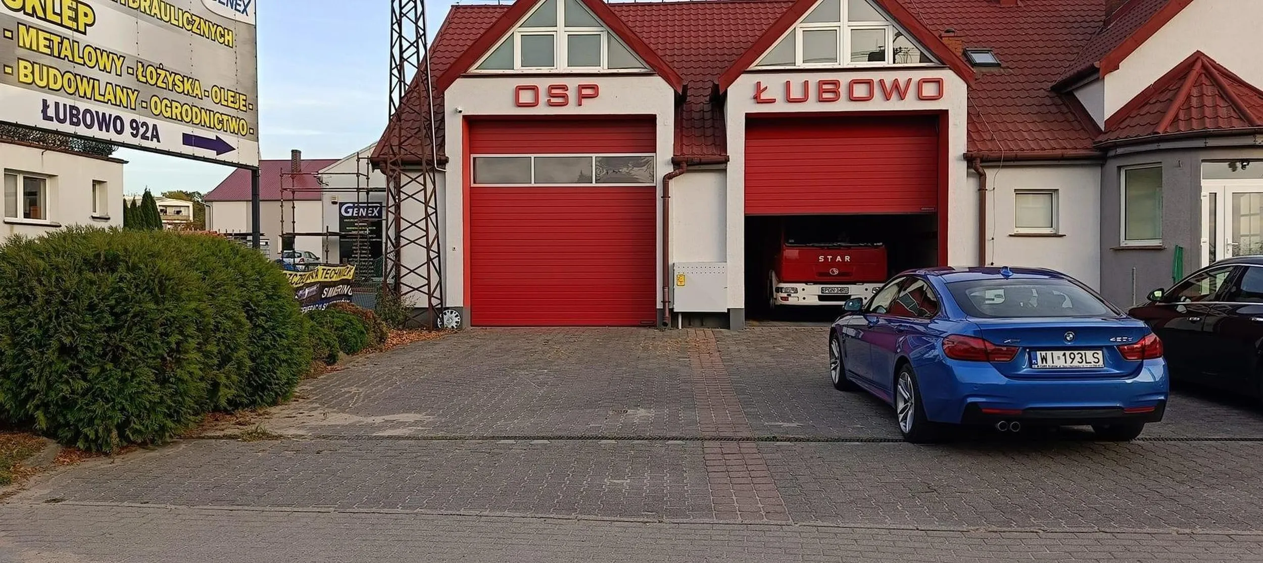 Wielkie brawa dla kierowcy….. mistrz parkowania