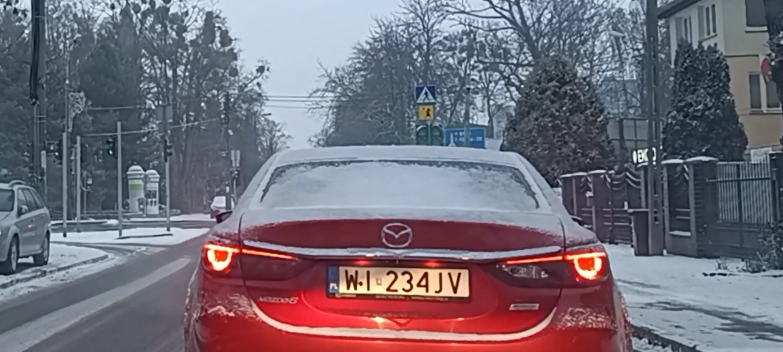 Jazda z nieodśnieżoną szybą, to grozi mandatem do 3000 zł i 1 pkt karny