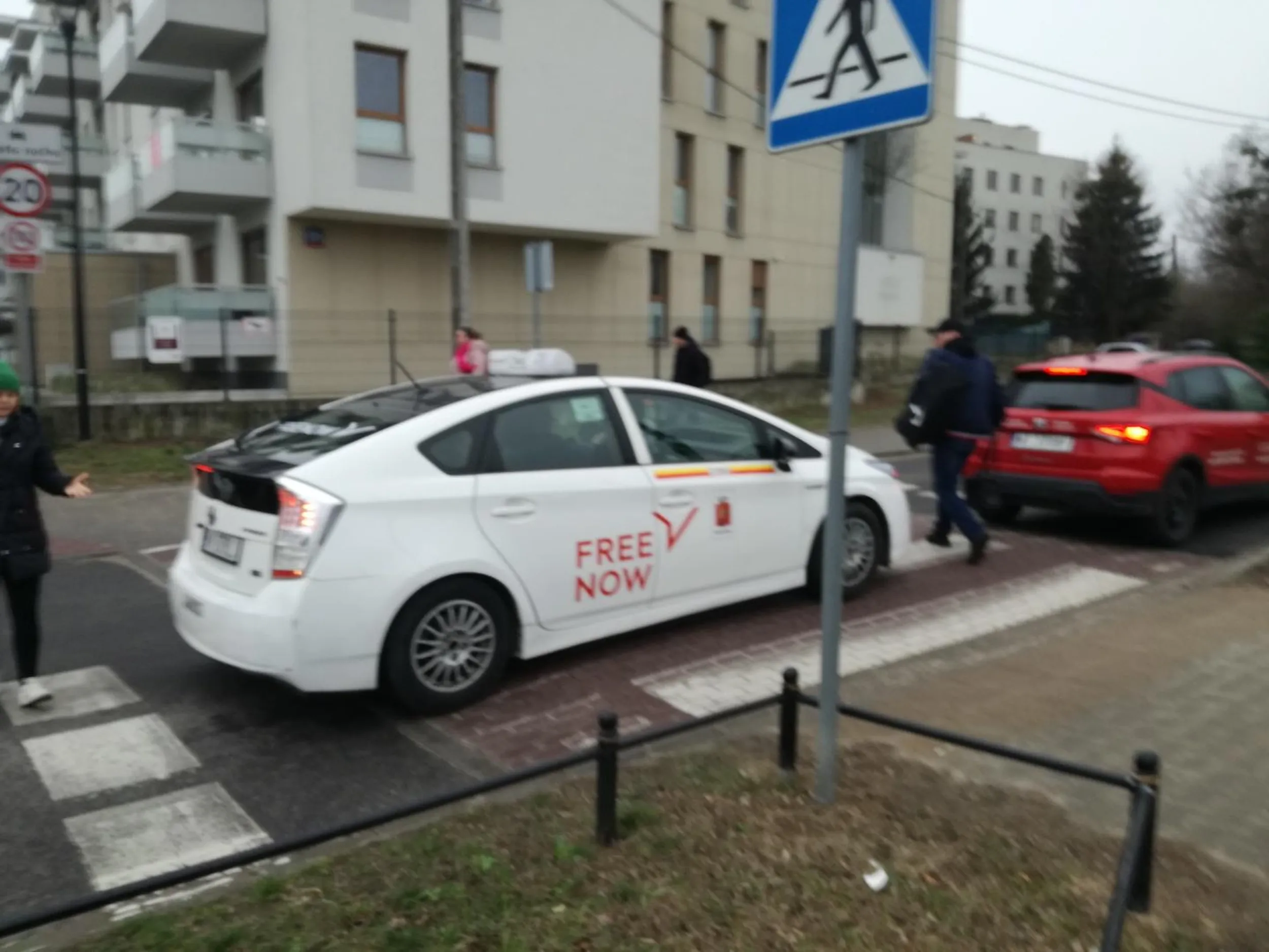 Zwykły śmieć jeżdżący za darmo be jakiejkolwiek kultury. Brak stosowania się do przepisów ruchu drogowego