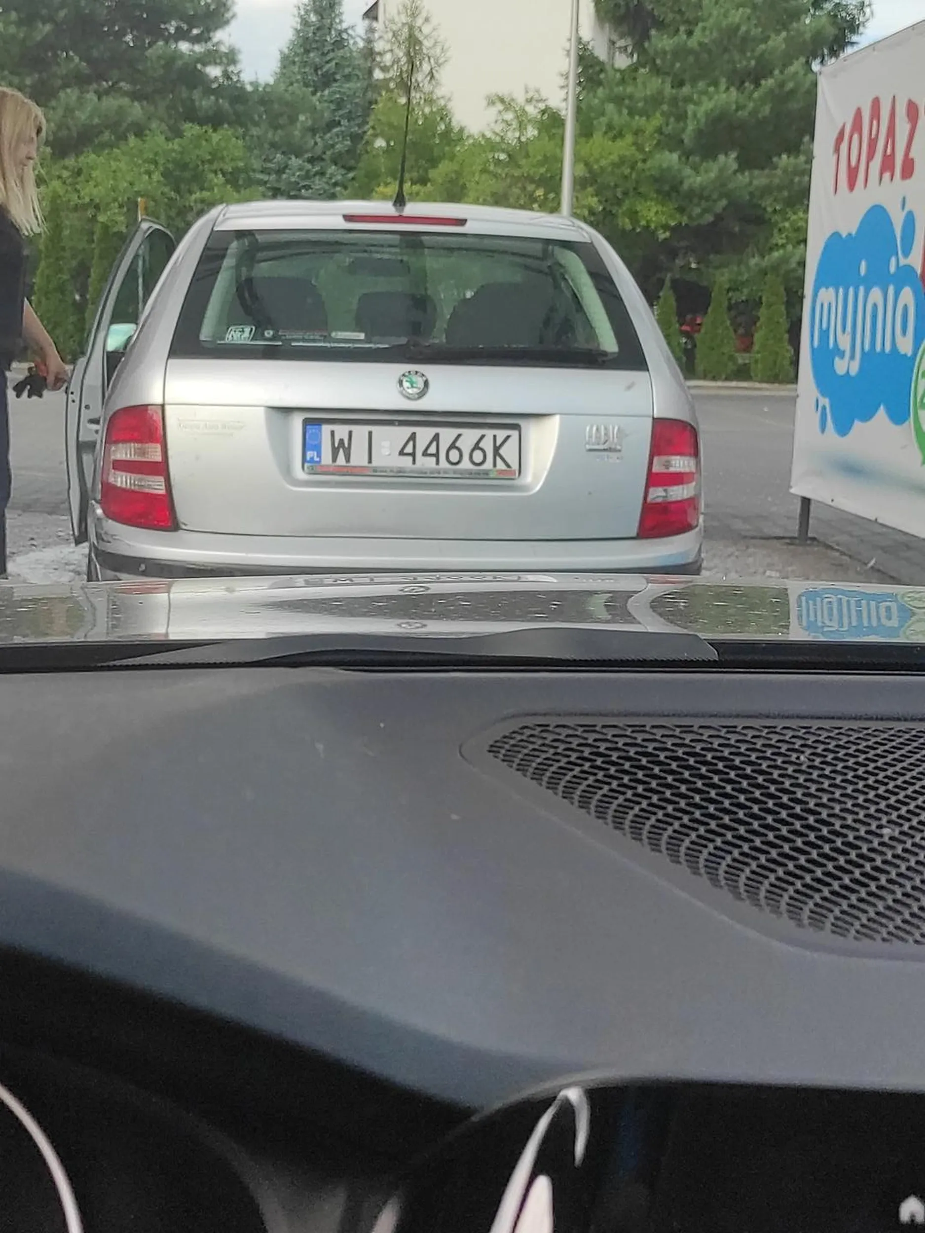 Bardzo chamska pani , nie umie się zachować