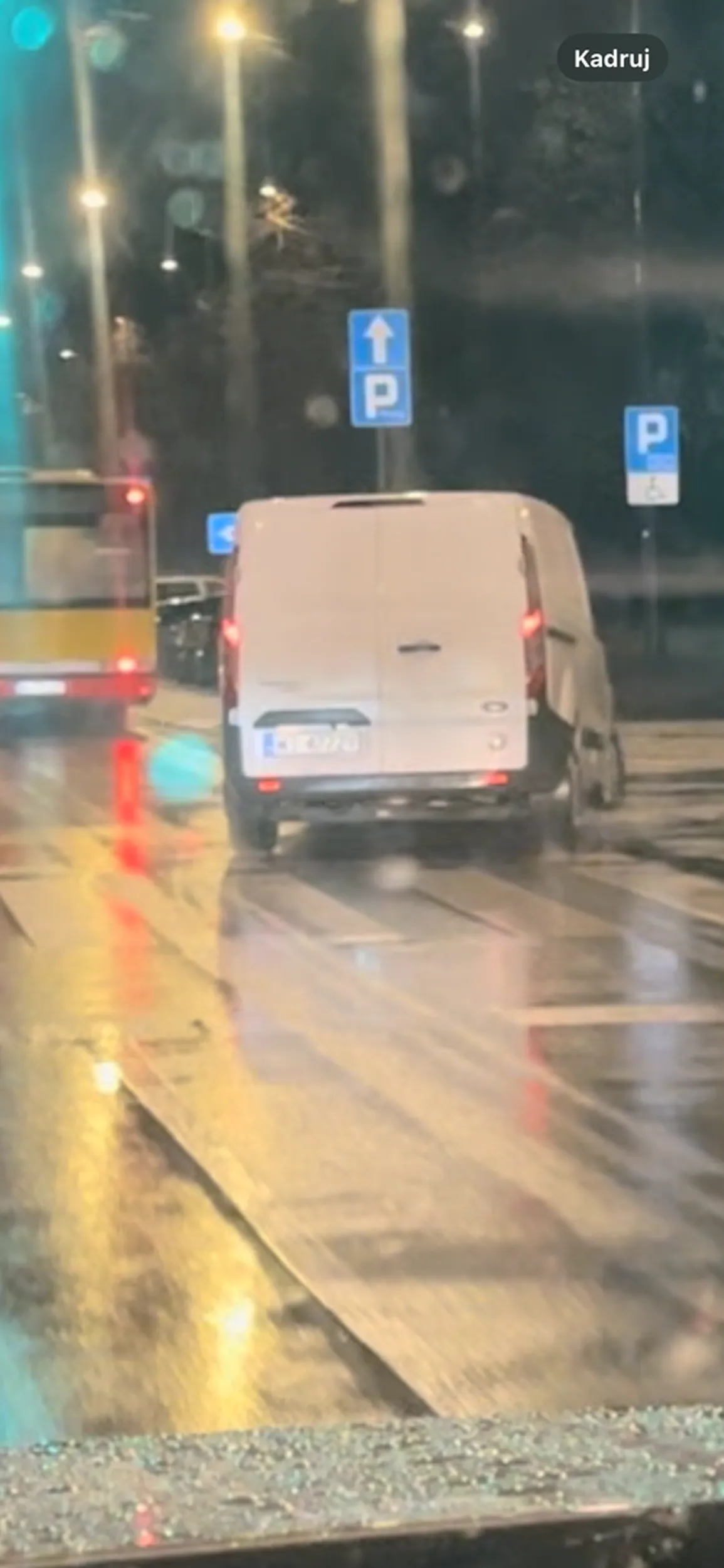 Tym Fordem jeździ niebezpieczny psychopata! Jedzie metr za zderzakiem, pogania światłami, gapi się w telefon a na czerwonym świetle staje obok i wykrzykuje groźby.