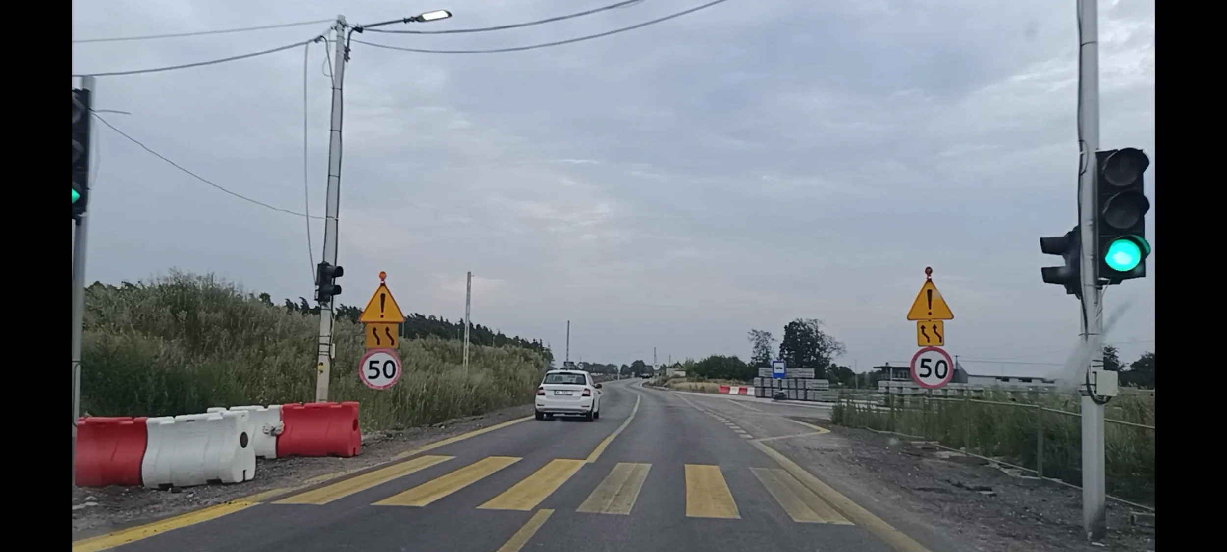 Zapierd$$la 100km/h na przejściu dla pieszych gdzie jest ograniczona prędkość do 50 km/h