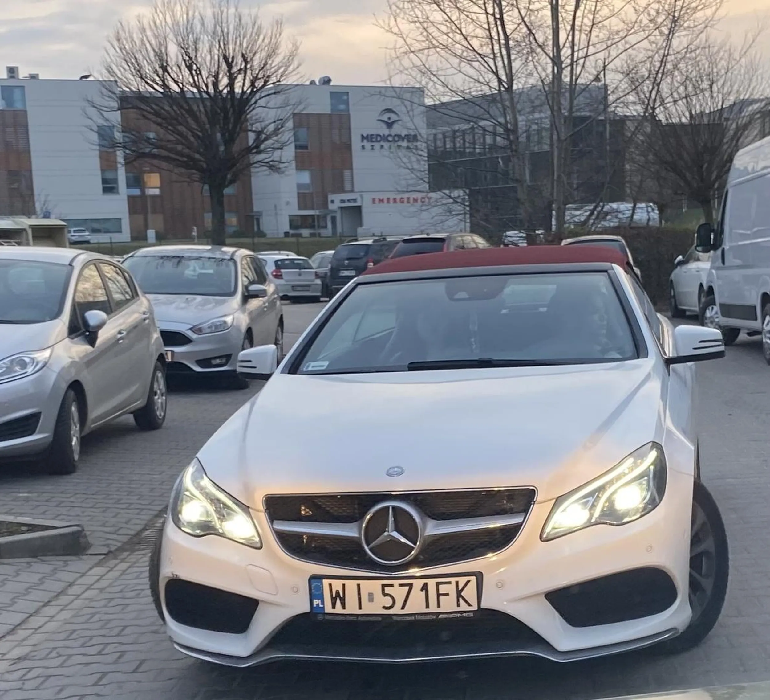 blokowanie wjazdu do garażu podziemnego