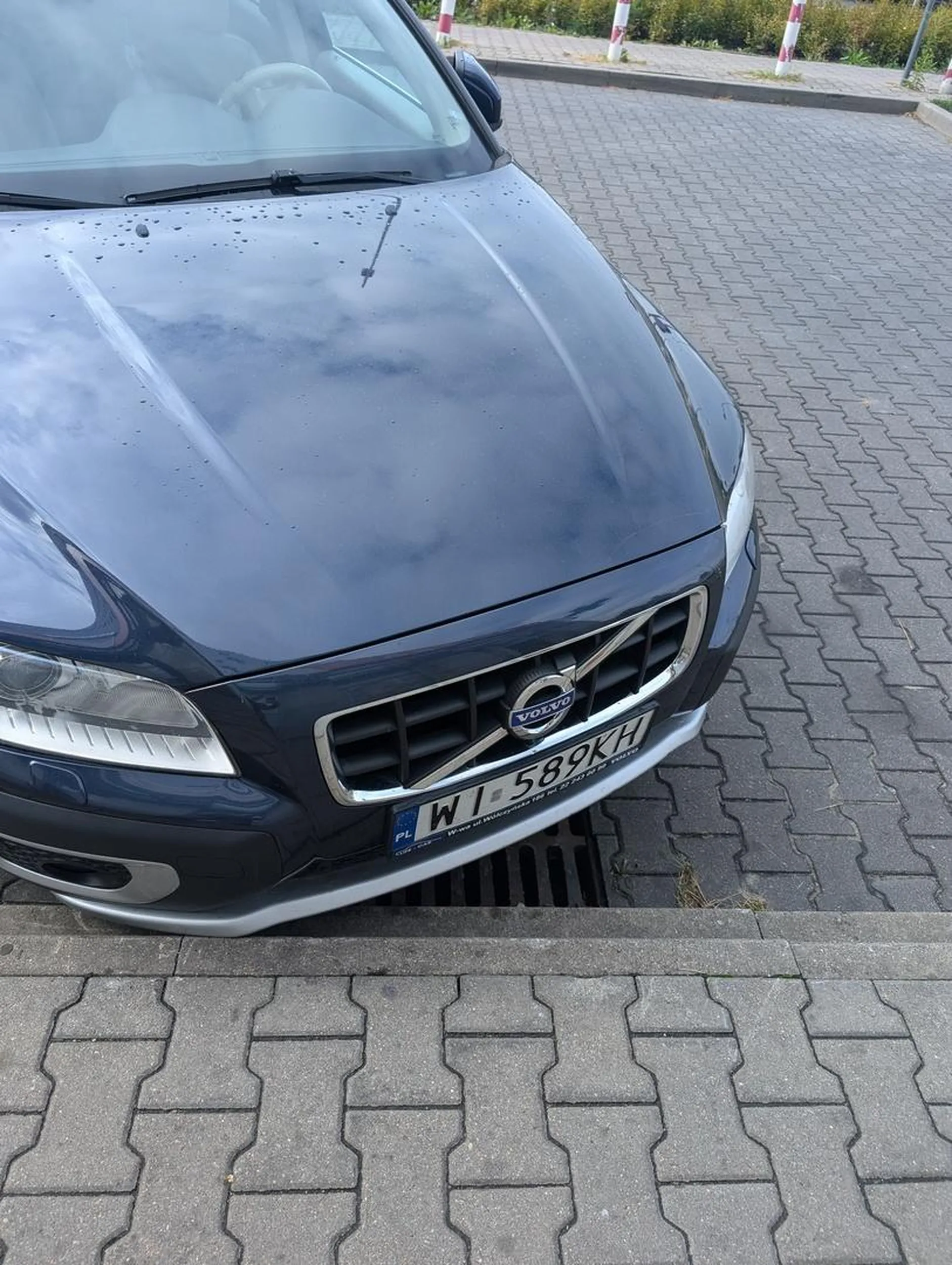 Parkuje na zakazie w specjalnie wyznaczonej zatoczce do zawracania