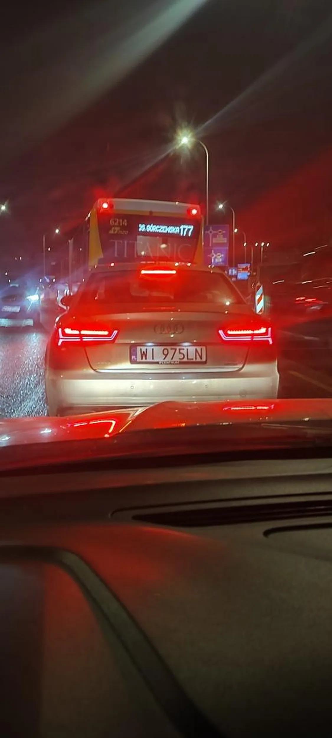 Naprawdę ciężko postać w kolejce do skrętu z Górczewskiej w lazurową tylko musisz się wpierdzielać na chama?