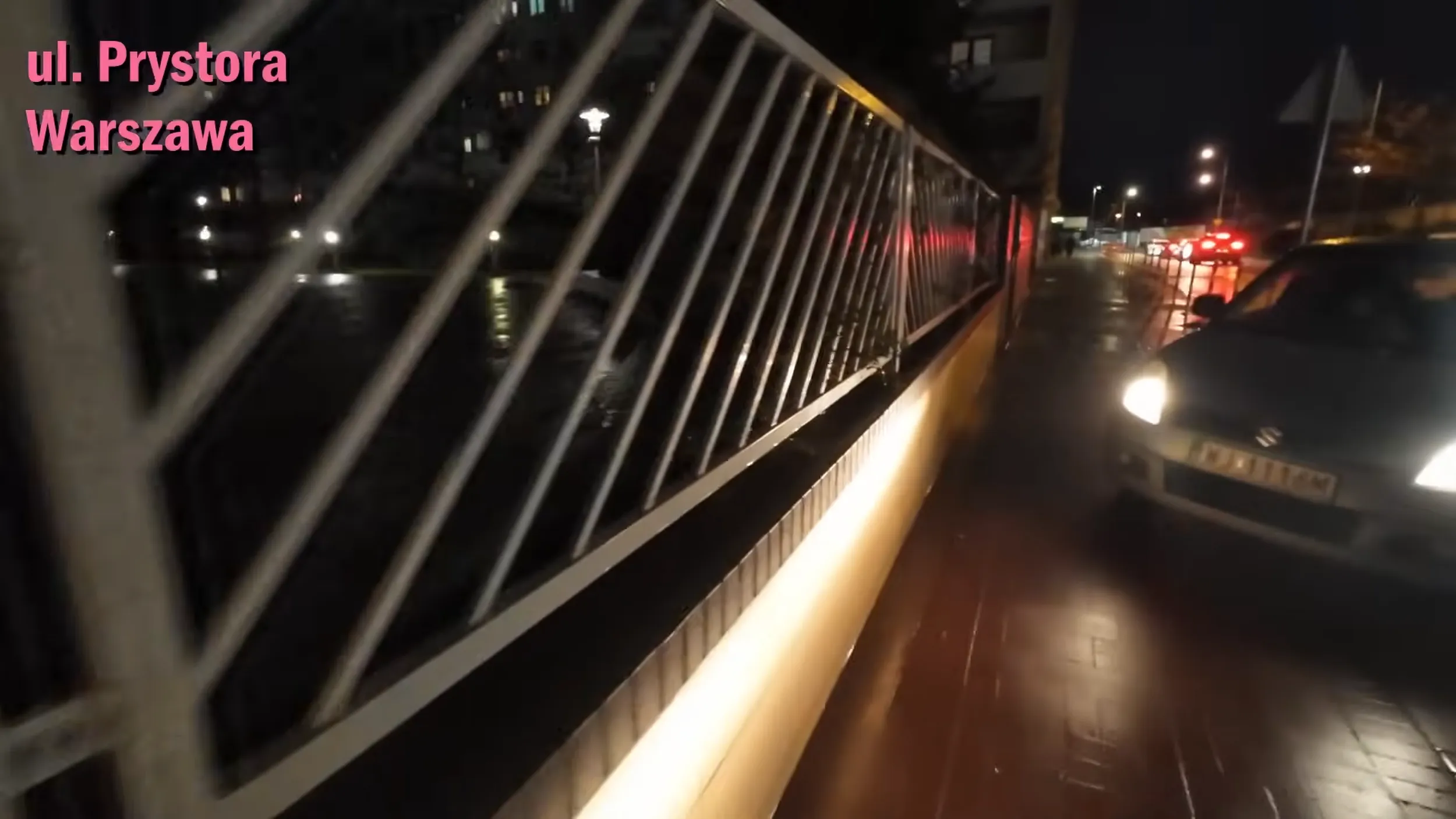 Demon się obudził w babie, szkoda tylko pasażerki, że z taką popierdoloną osobą jeździ, co parkuje na chodnikach