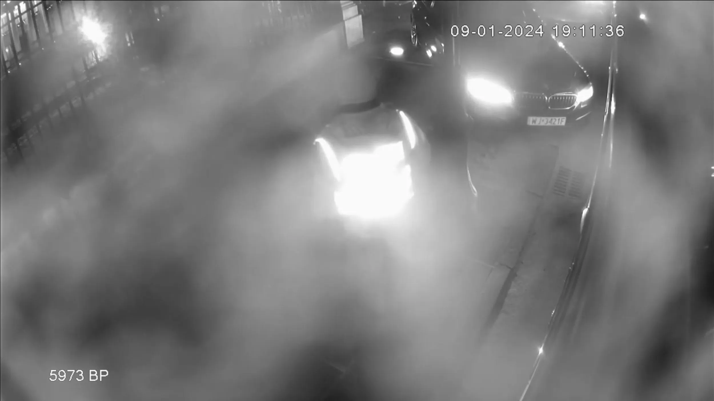 Dlaczego jak kolumna jechała chodnikiem i dalej na nagraniu, to nie mieli sygnałów świetlnych? Hmm... coś jak w Oświęcimiu...?