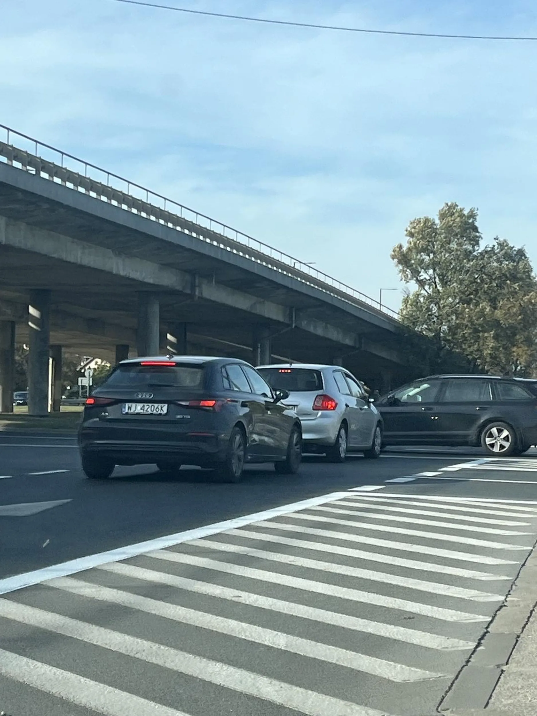 agresywna jazda, bardzo niebezpieczna, uważajcie na niego