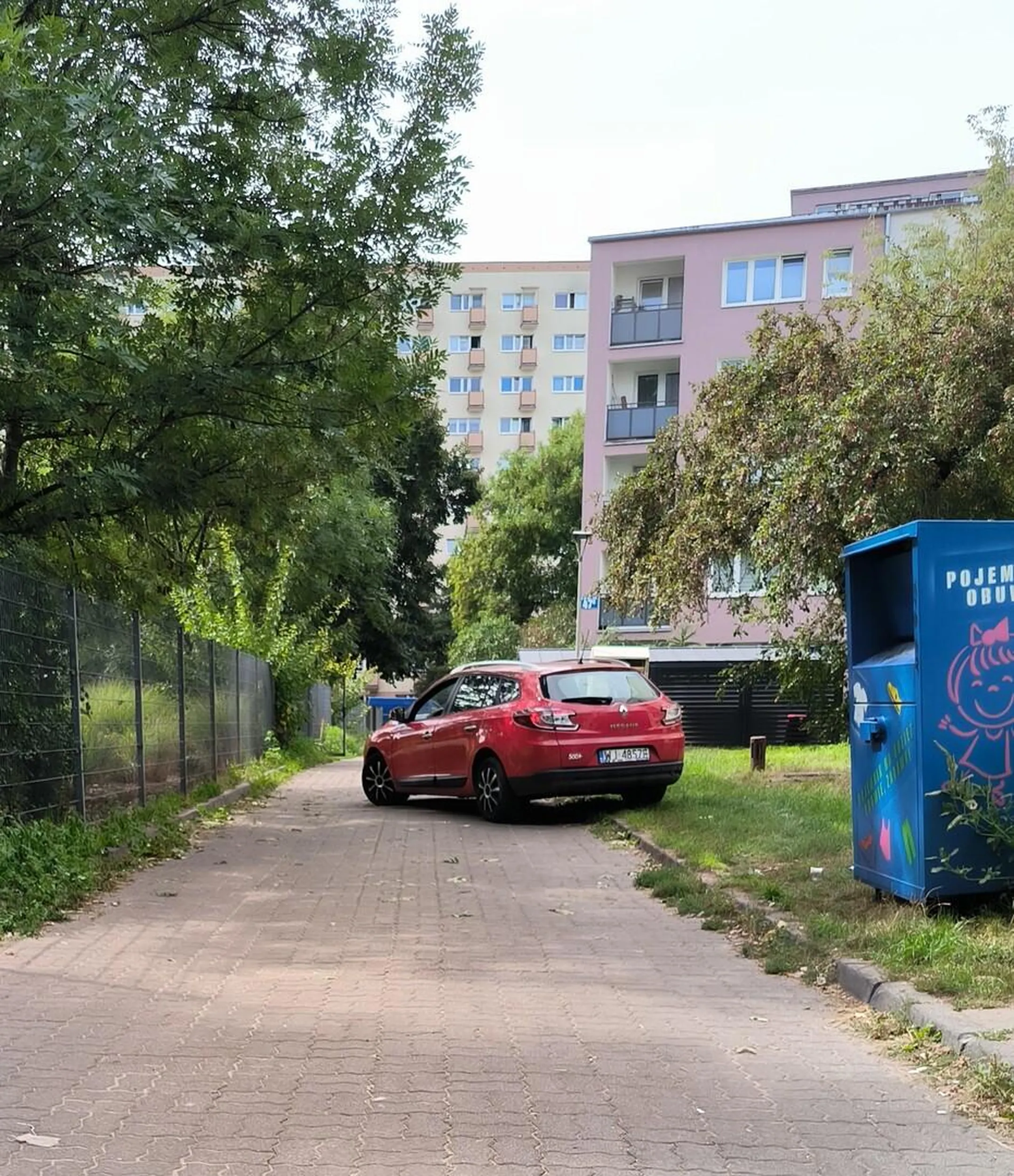 Baba rozjeżdża trawniki