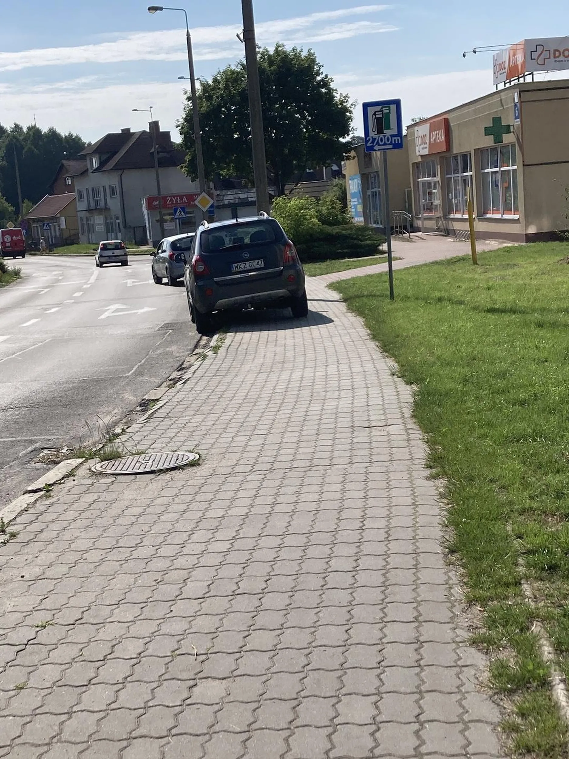 Pionki ulica Mickiewicza (dwupasmówka koło apteki)