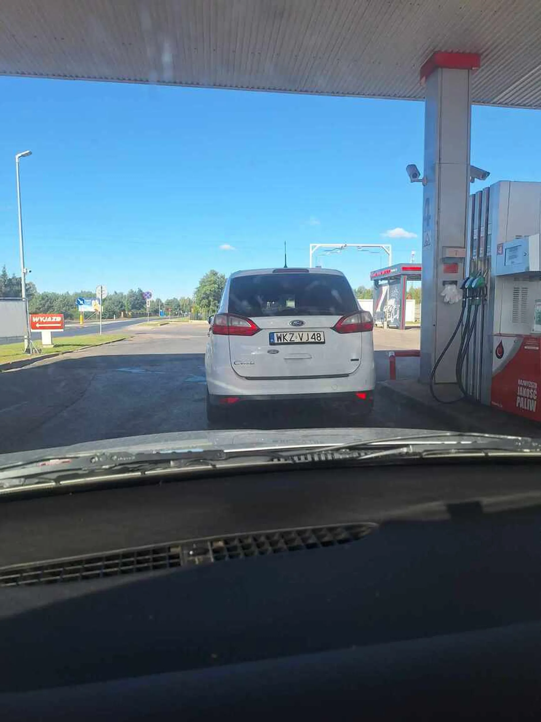 Cham i prostak chwile nie poczeka tylko od razu wyzywa od kurew