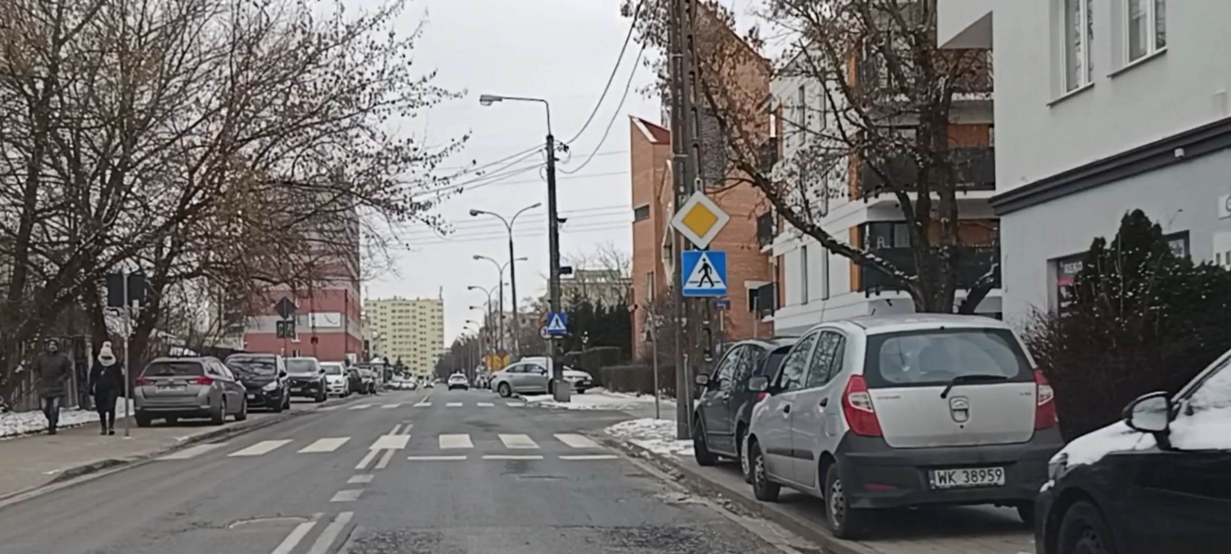 Parkuje 5m przy przejściu dla pieszych