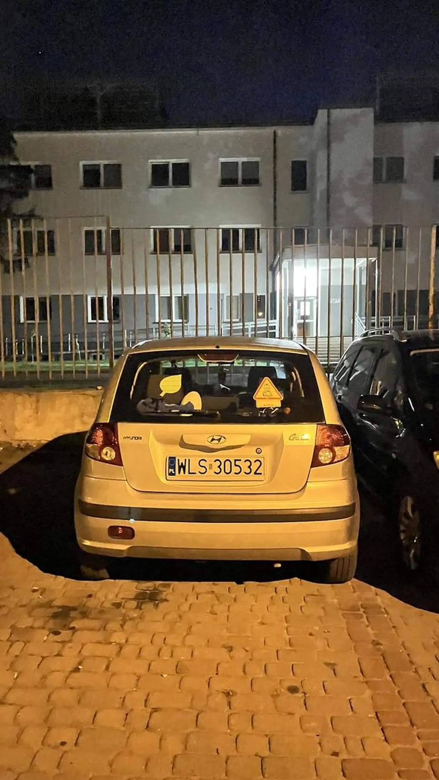 Samochód mikroskopijny ale to nie powód żeby nie zająć 2 miejsc