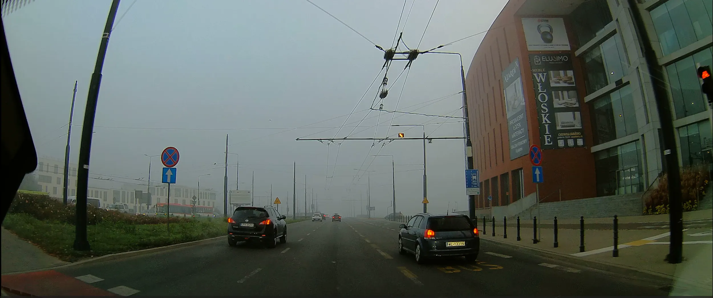 Jeździ buspasem :-)