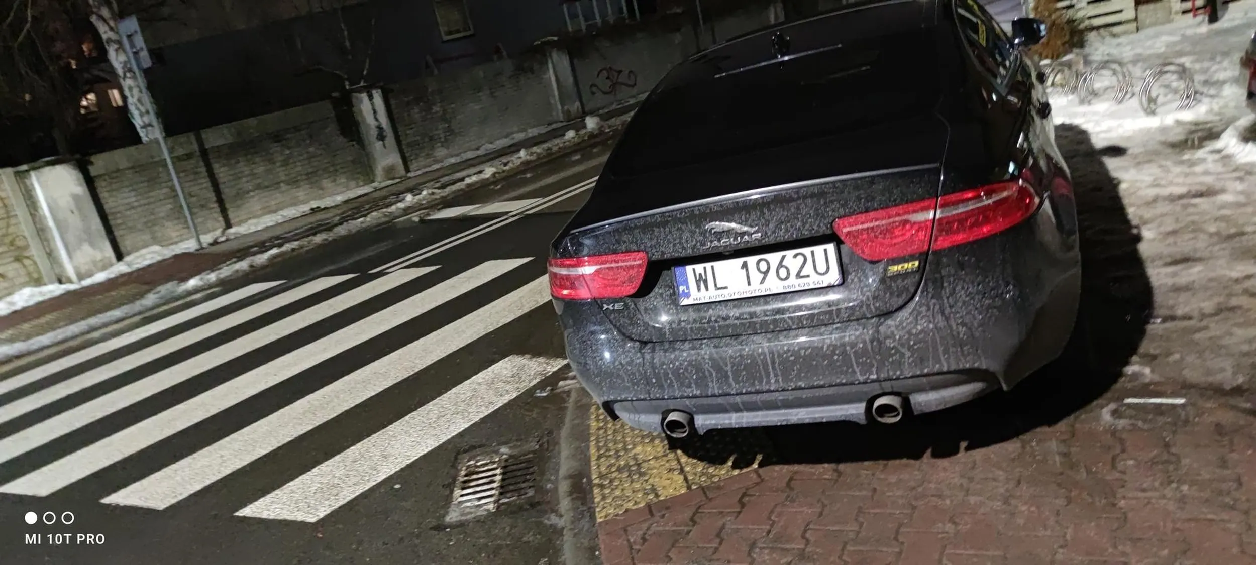 Przejście dla pieszych do dobre miejsce parkingowe