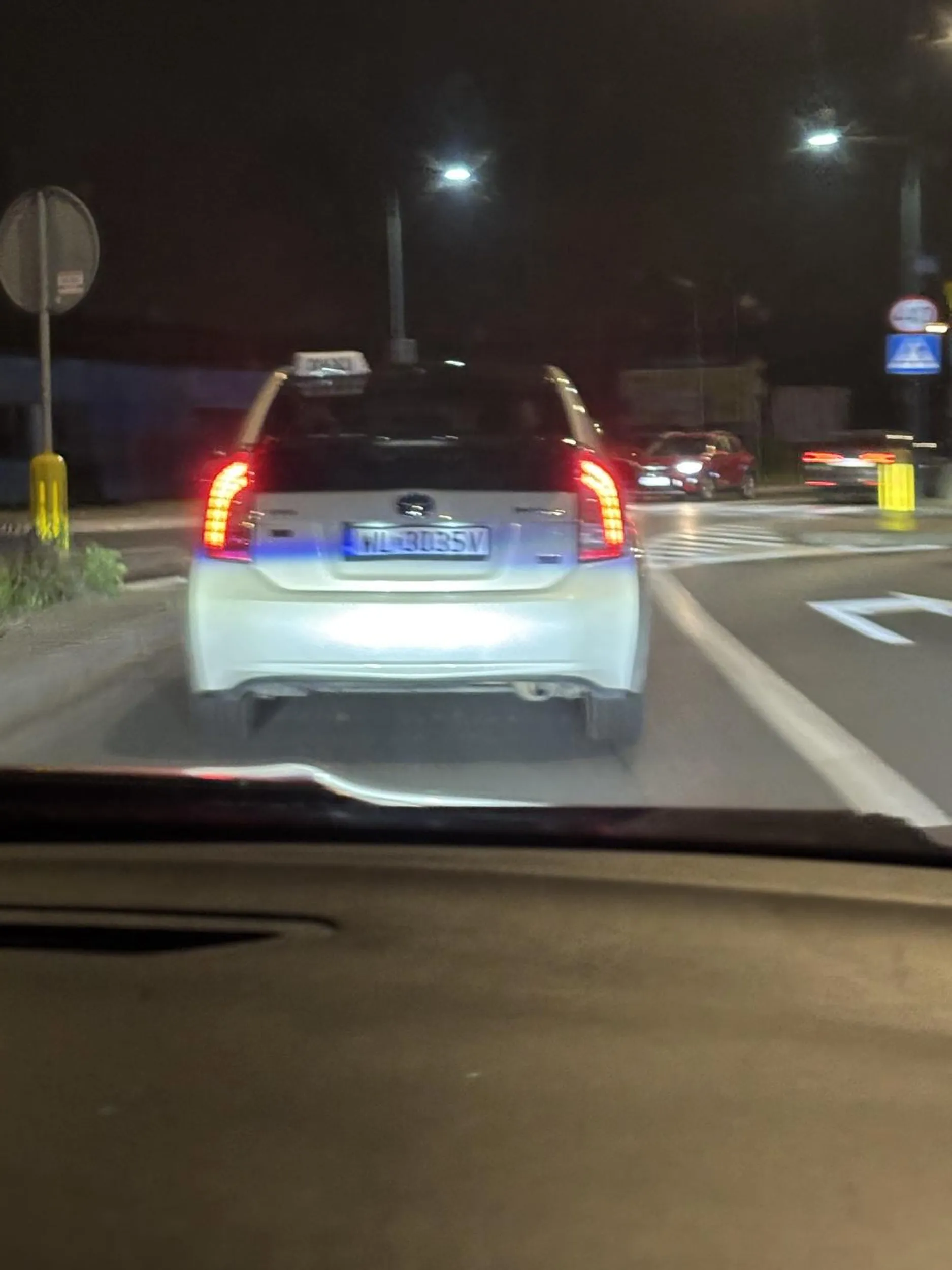 Naucz sie jeździć a nie awaryjkami migasz!