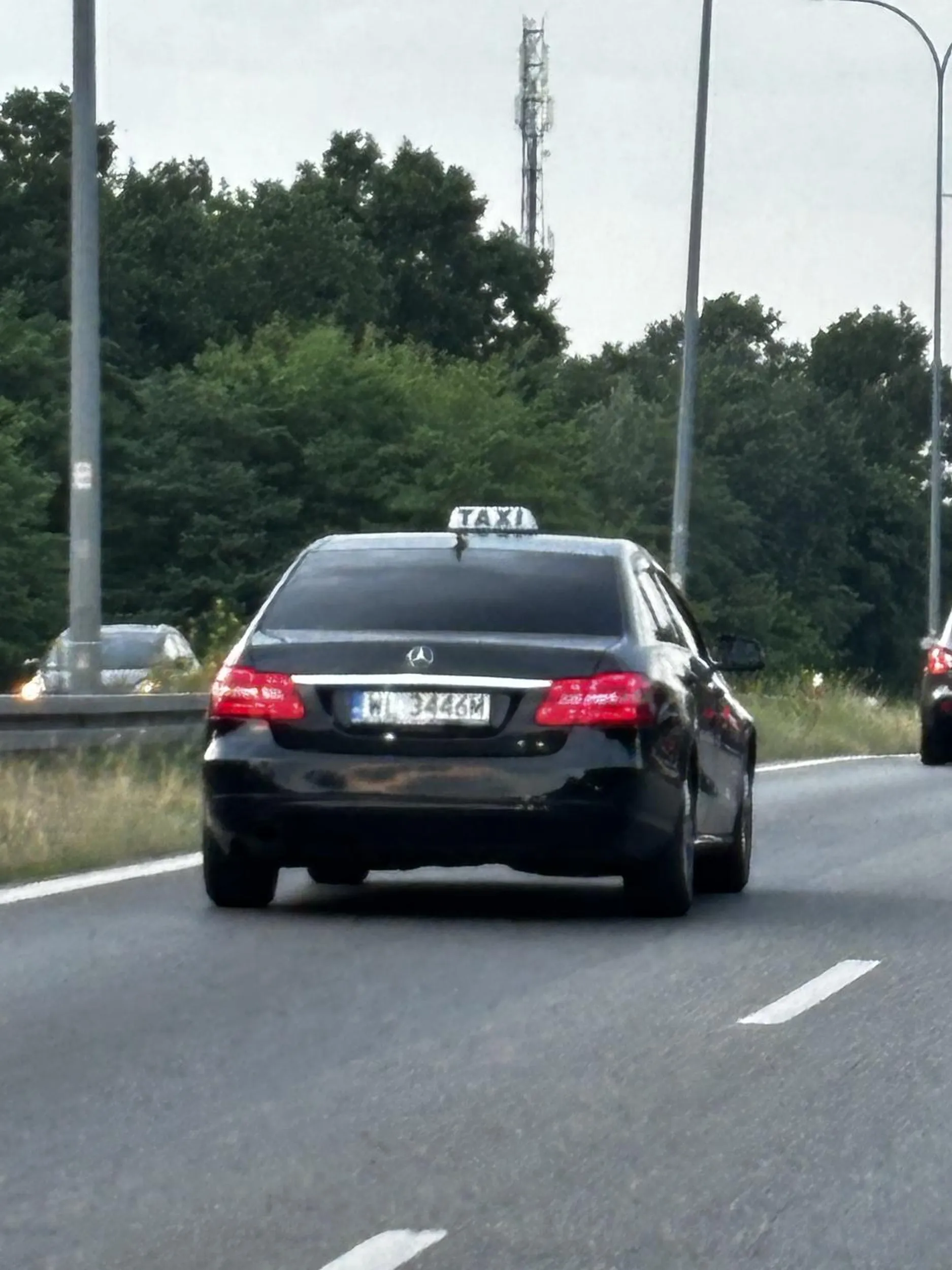 Typowa warszawska złotówa, wymusza pierwszeństwo, nie ustępuje i się pruje.