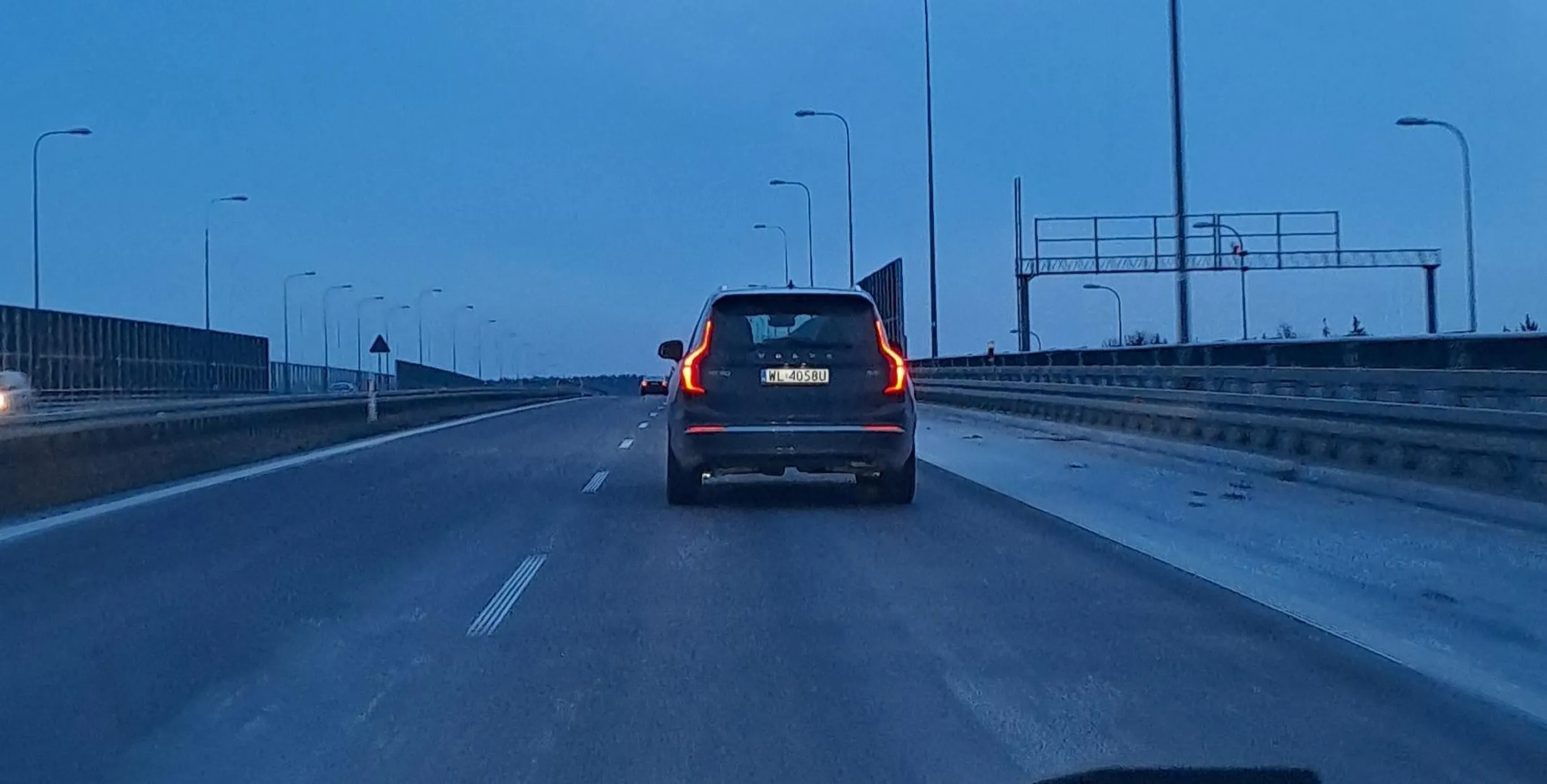 chociaż samochód duży... ? naucz się kolego korzystać z lewego pasa