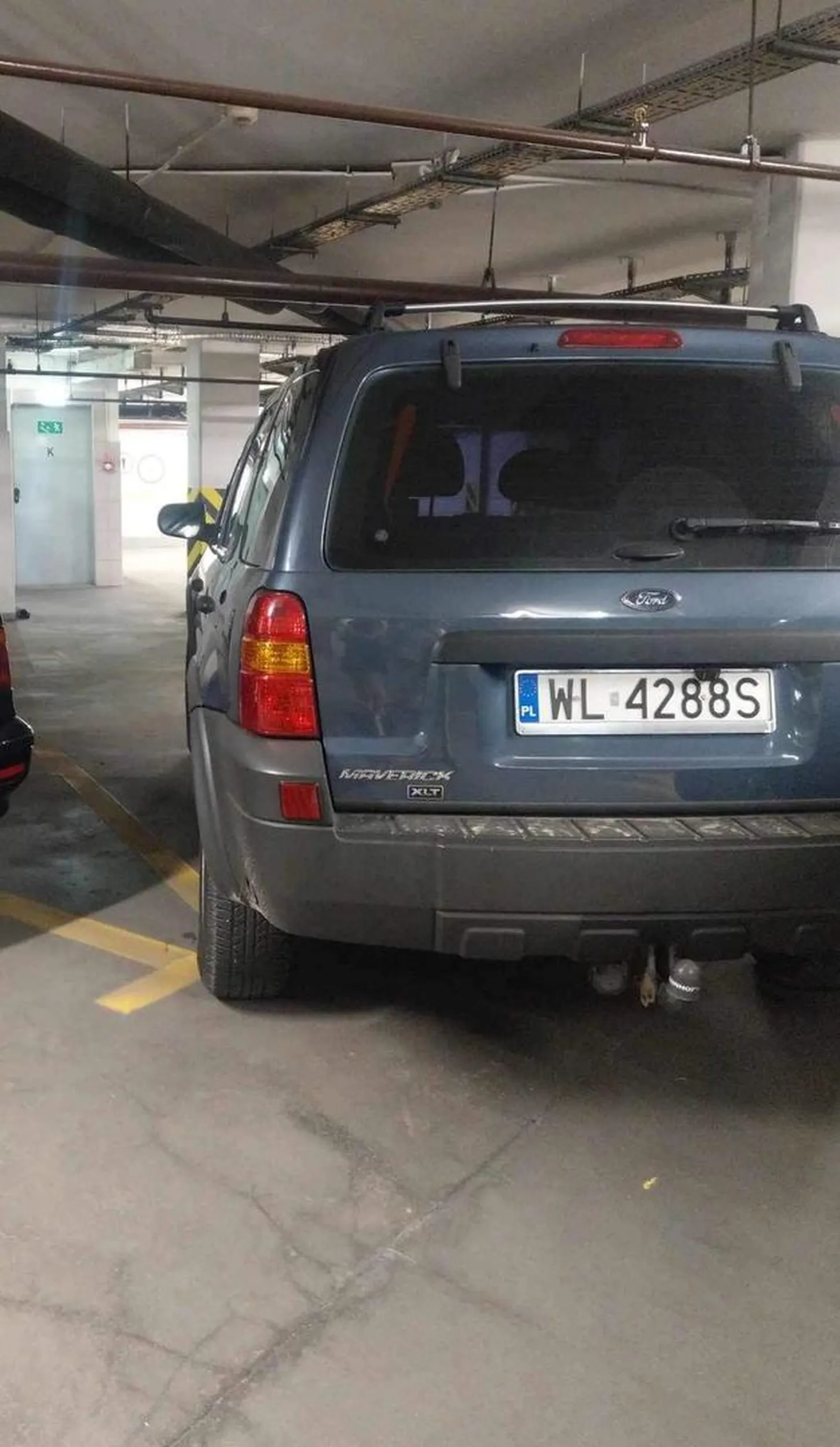 Zajmuje cudze miejsca parkingowe w bloku, zastawia inne.